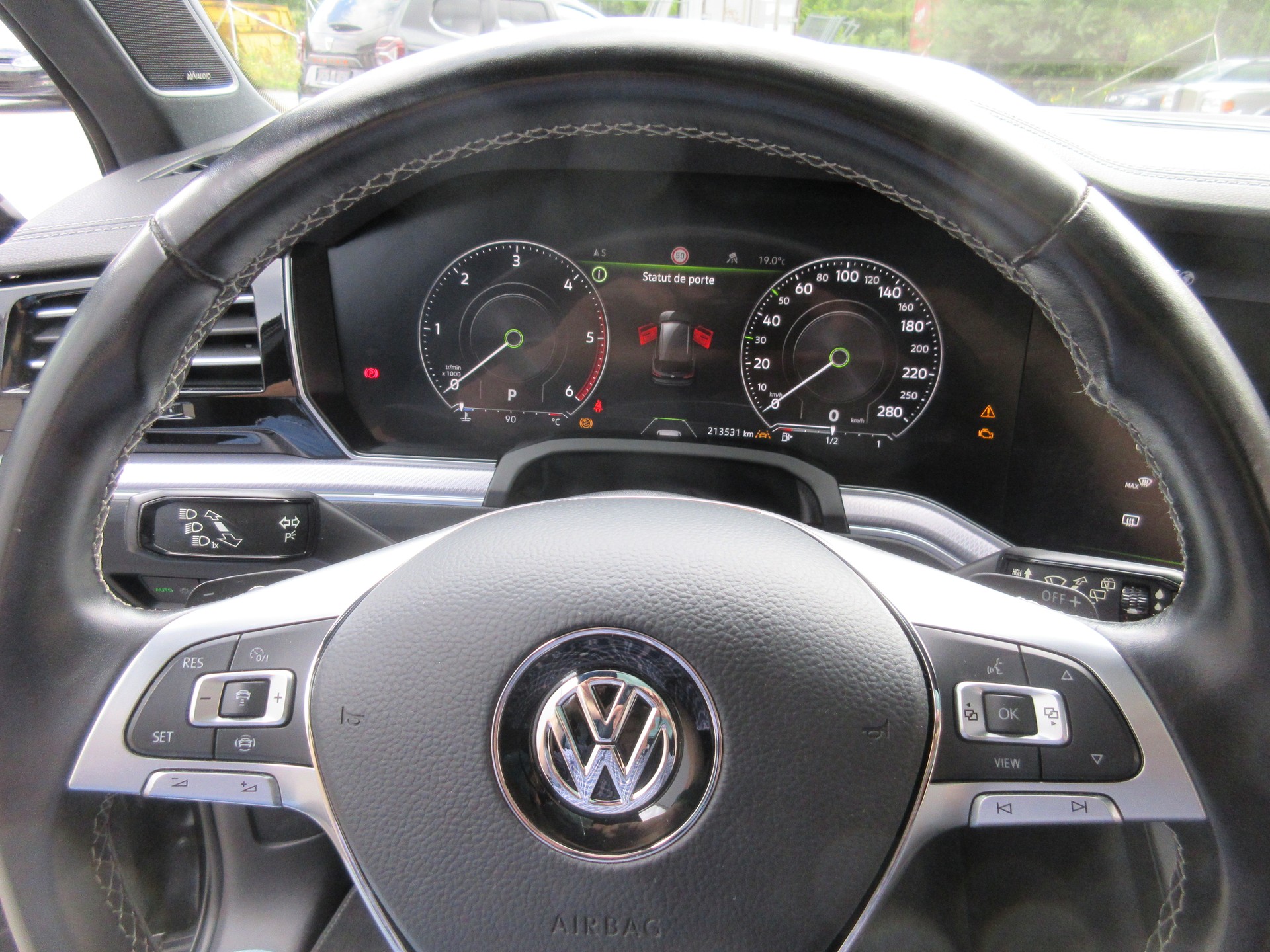 VW Touareg 3.0 TDI R Line Tiptronic-image-15
