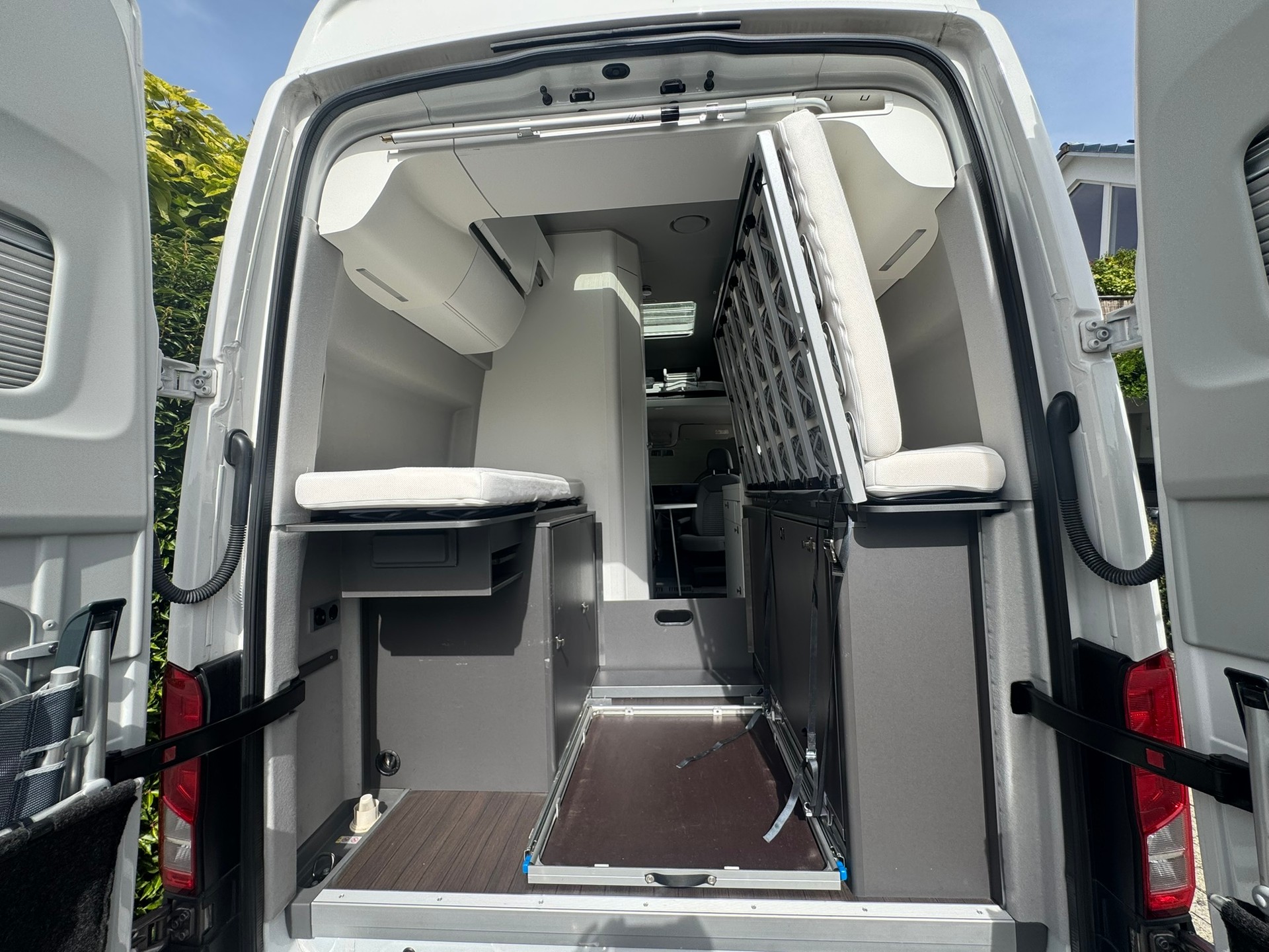 VW Grand California-image-12