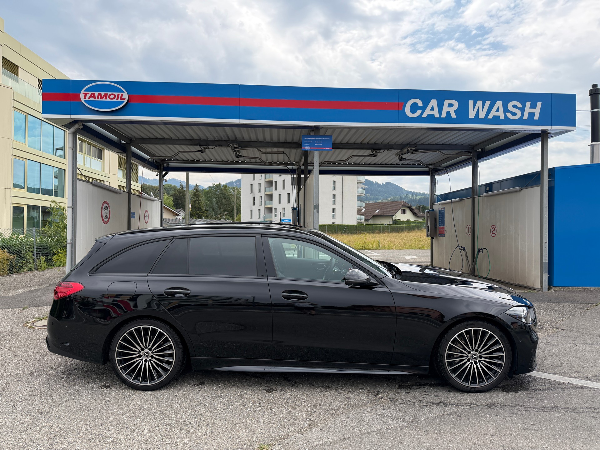 MERCEDES-BENZ C 300 AMG Line 4matic-image-3
