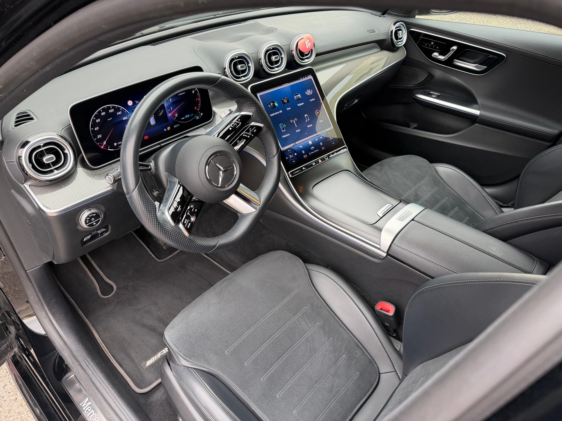 MERCEDES-BENZ C 300 AMG Line 4matic-image-5