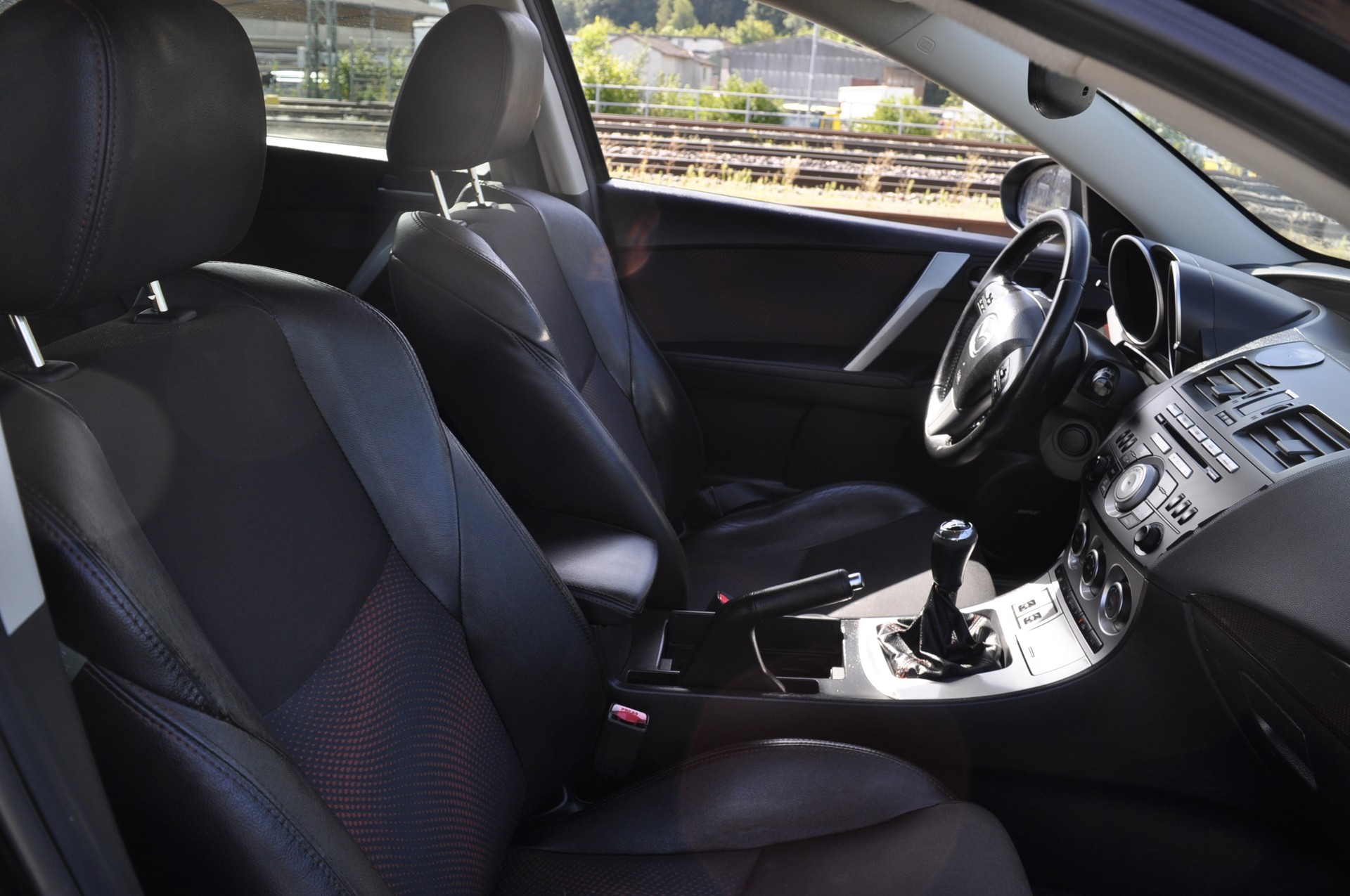 MAZDA 3 2.3 16V DISI Turbo MPS-image-9