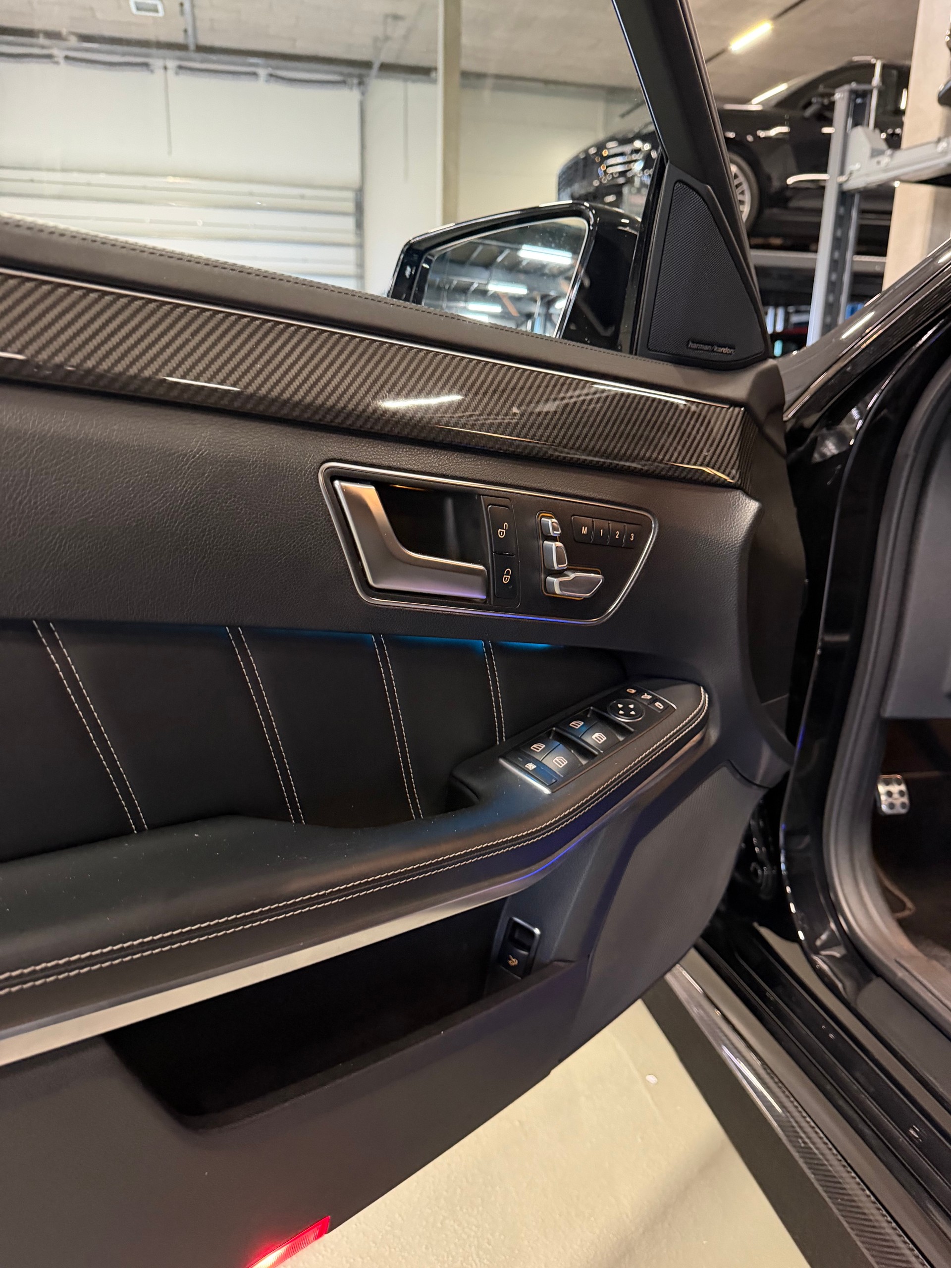MERCEDES-BENZ E 63 AMG S 4Matic *Brabus 650*-image-12