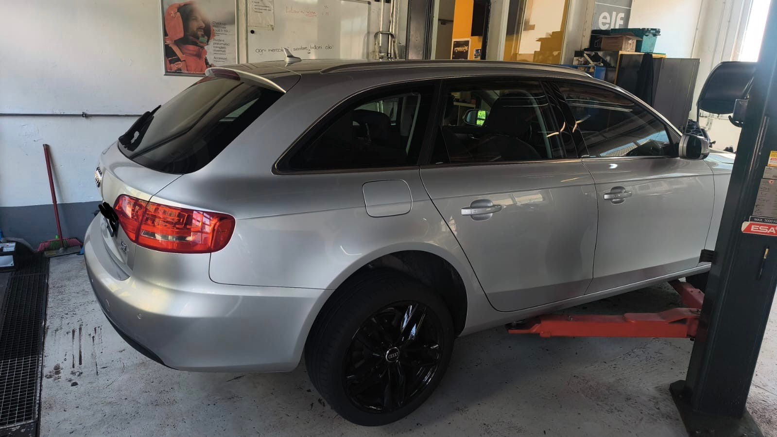 AUDI A4 Avant 1.8 TFSI quattro-image-2