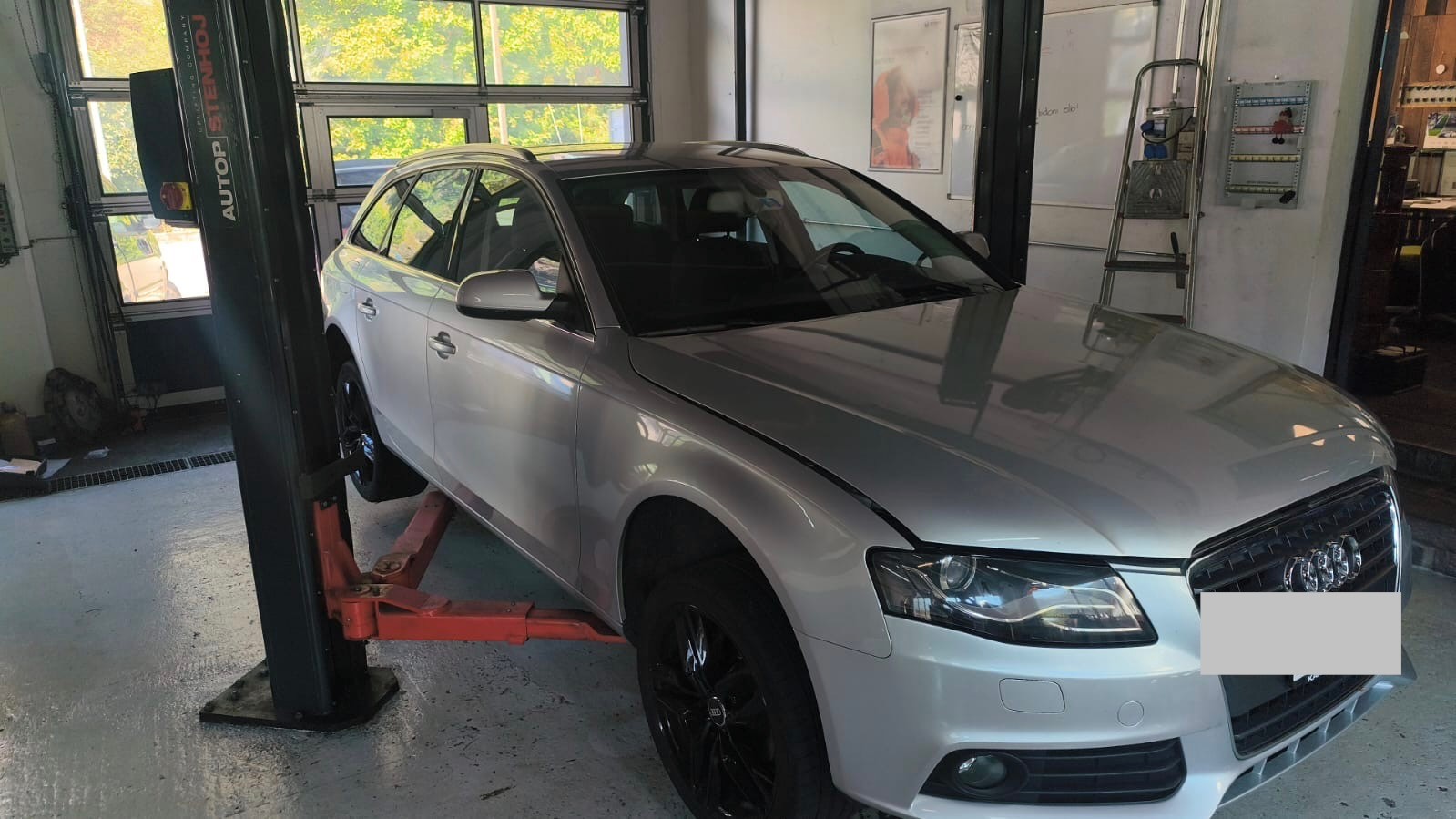 AUDI A4 Avant 1.8 TFSI quattro-image-1