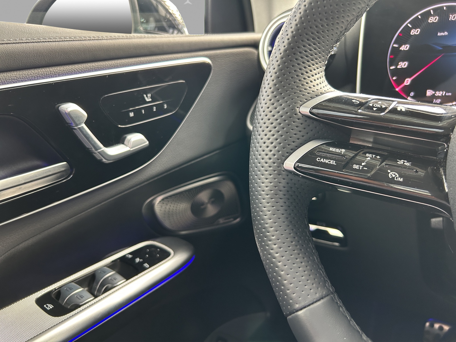 MERCEDES-BENZ GLC 300 e 4Matic 9G-Tronic-image-12