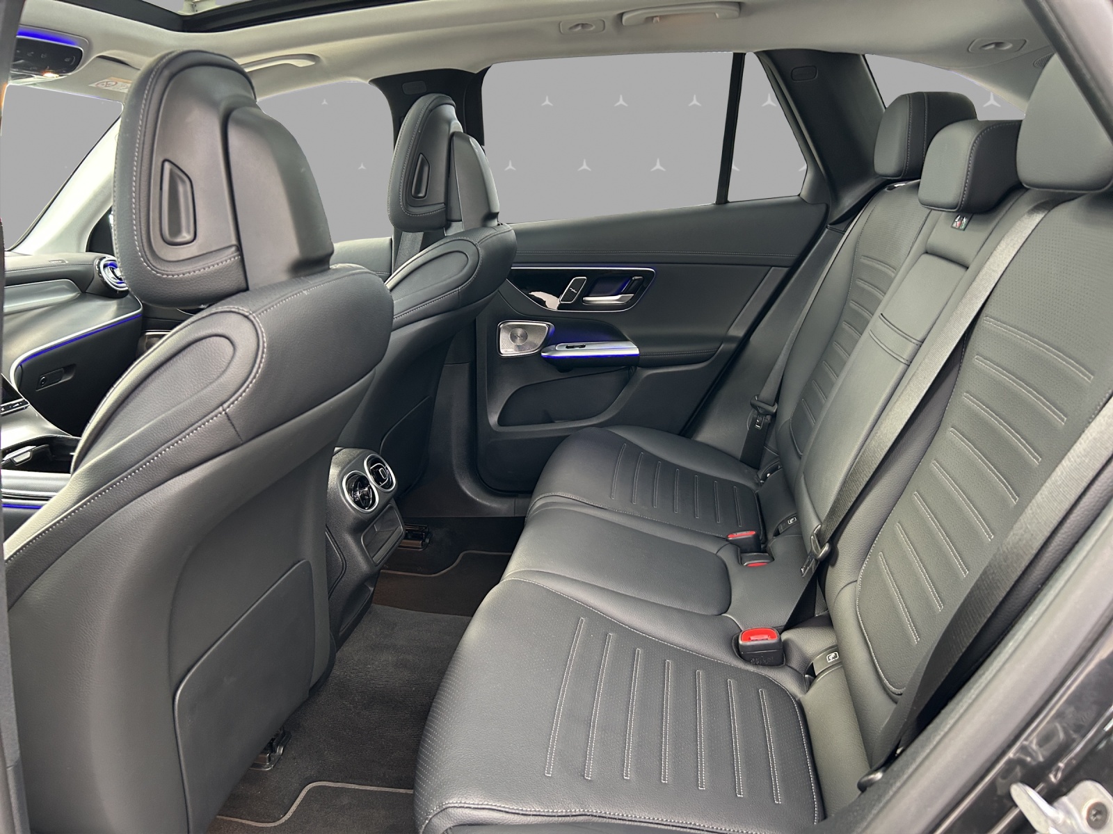 MERCEDES-BENZ GLC 300 e 4Matic 9G-Tronic-image-13