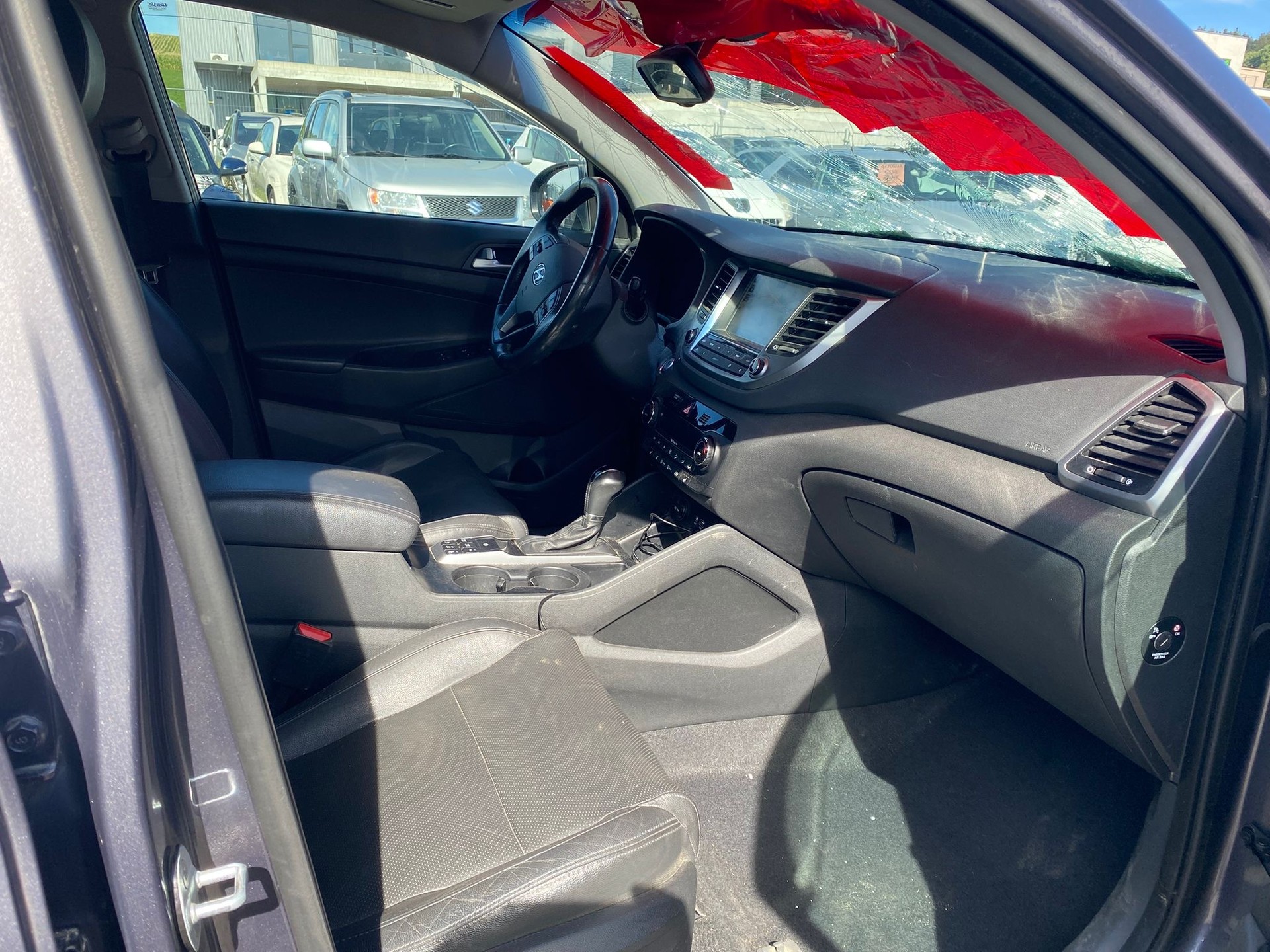 HYUNDAI Tucson 2.0 CRDI Launch Edition 4WD Automatic-image-6