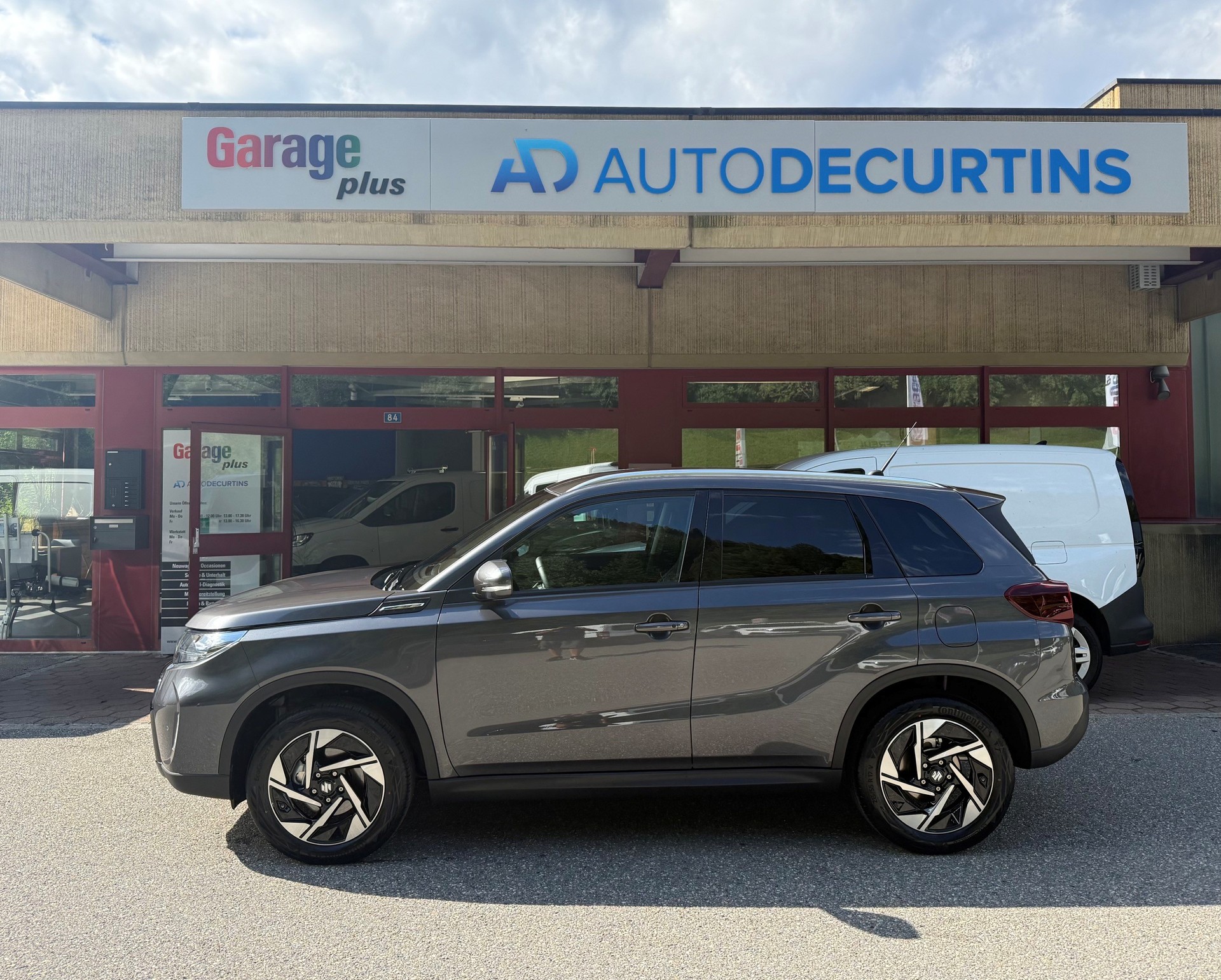 SUZUKI Vitara 1.4 Boosterjet Compact Top 4x4 Hybrid Automatic-image-0