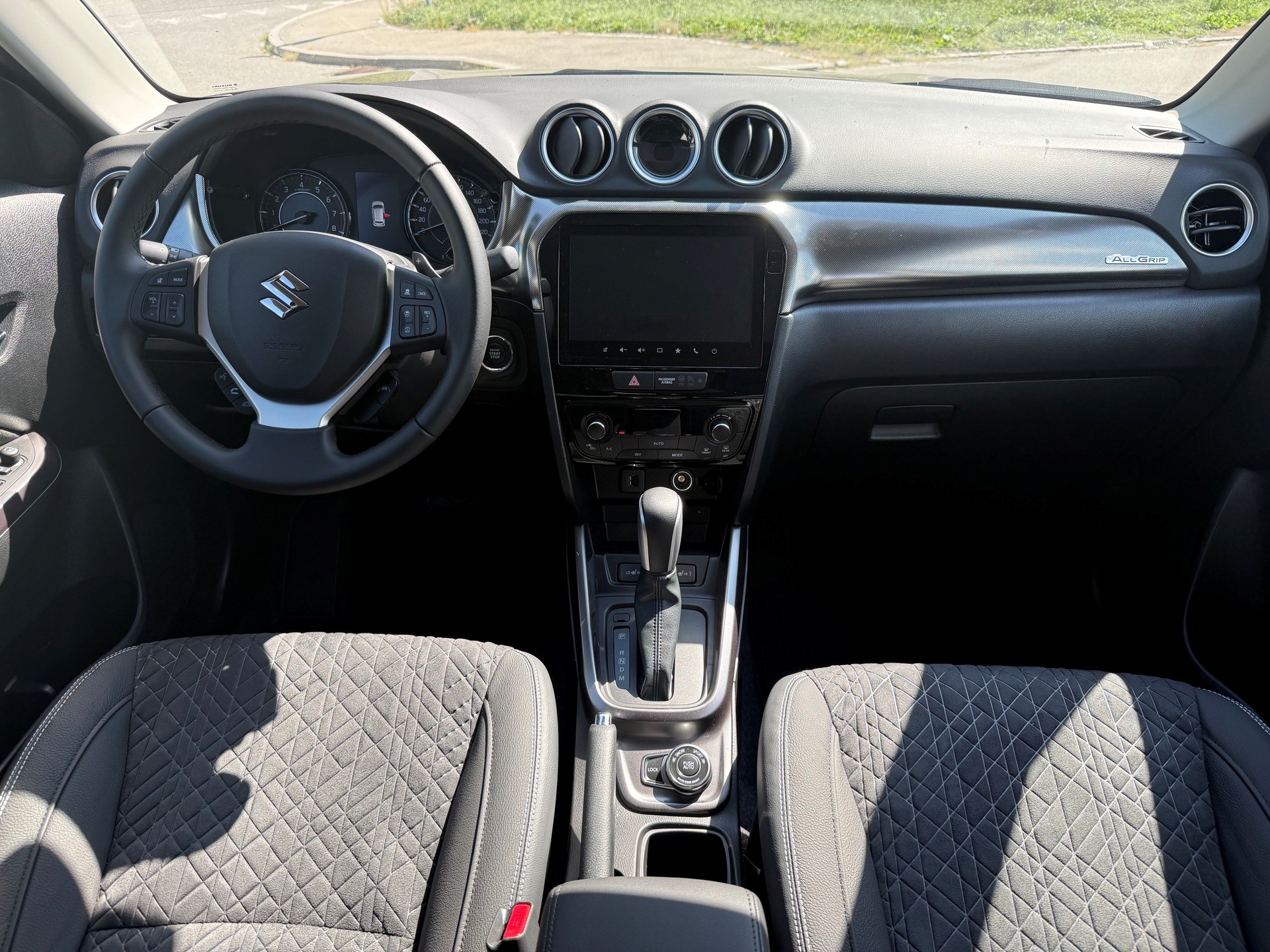 SUZUKI Vitara 1.4 Boosterjet Compact Top 4x4 Hybrid Automatic-image-3