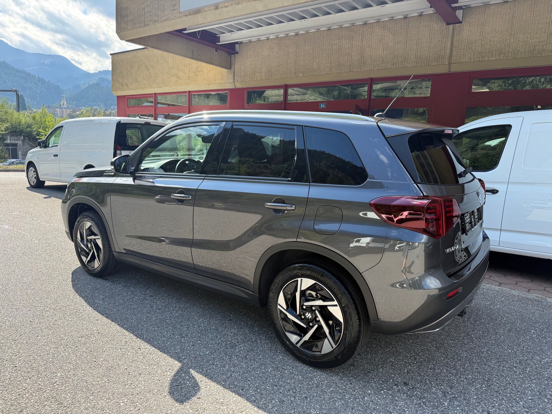 SUZUKI Vitara 1.4 Boosterjet Compact Top 4x4 Hybrid Automatic-image-2