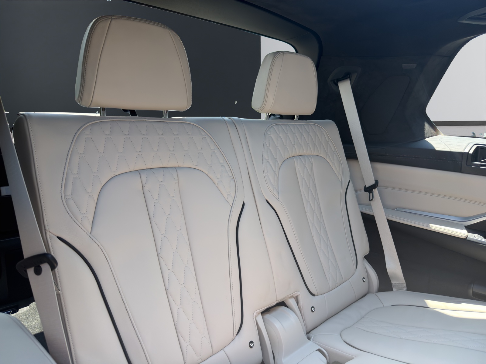 BMW X7 M50d-image-14