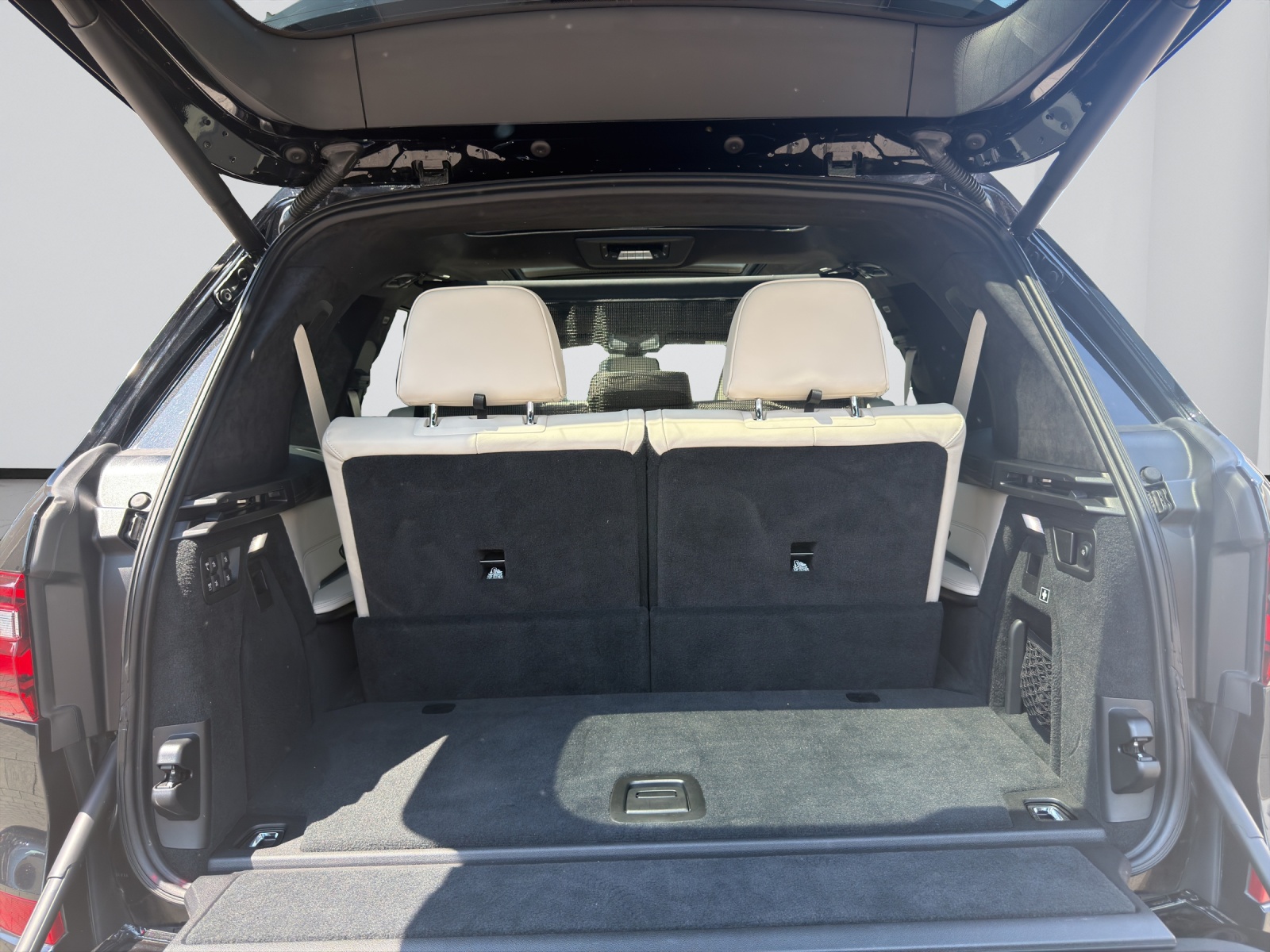 BMW X7 M50d-image-12