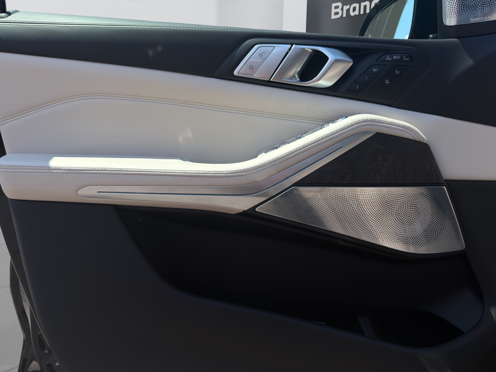 BMW X7 M50d-image-19
