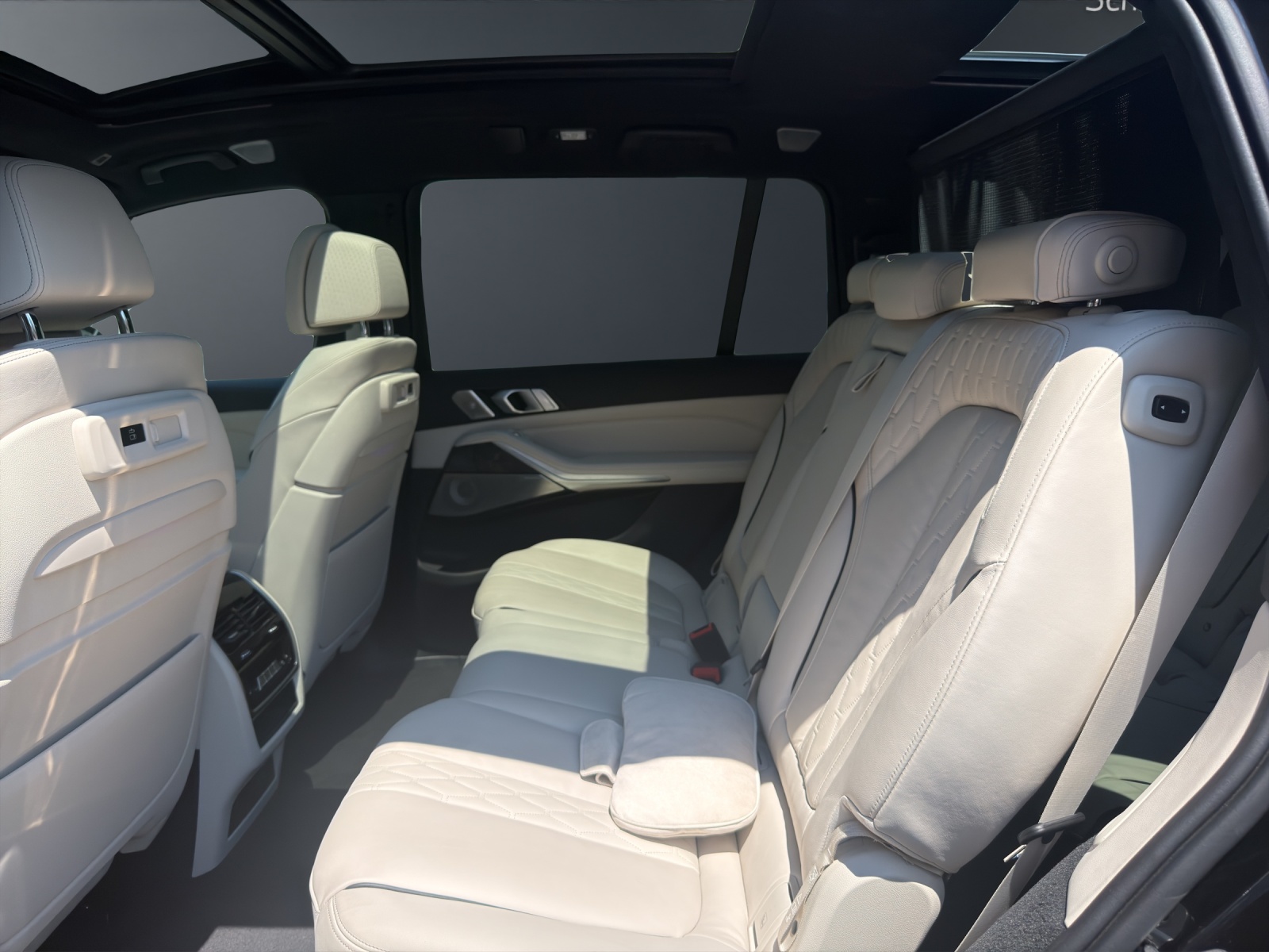BMW X7 M50d-image-11