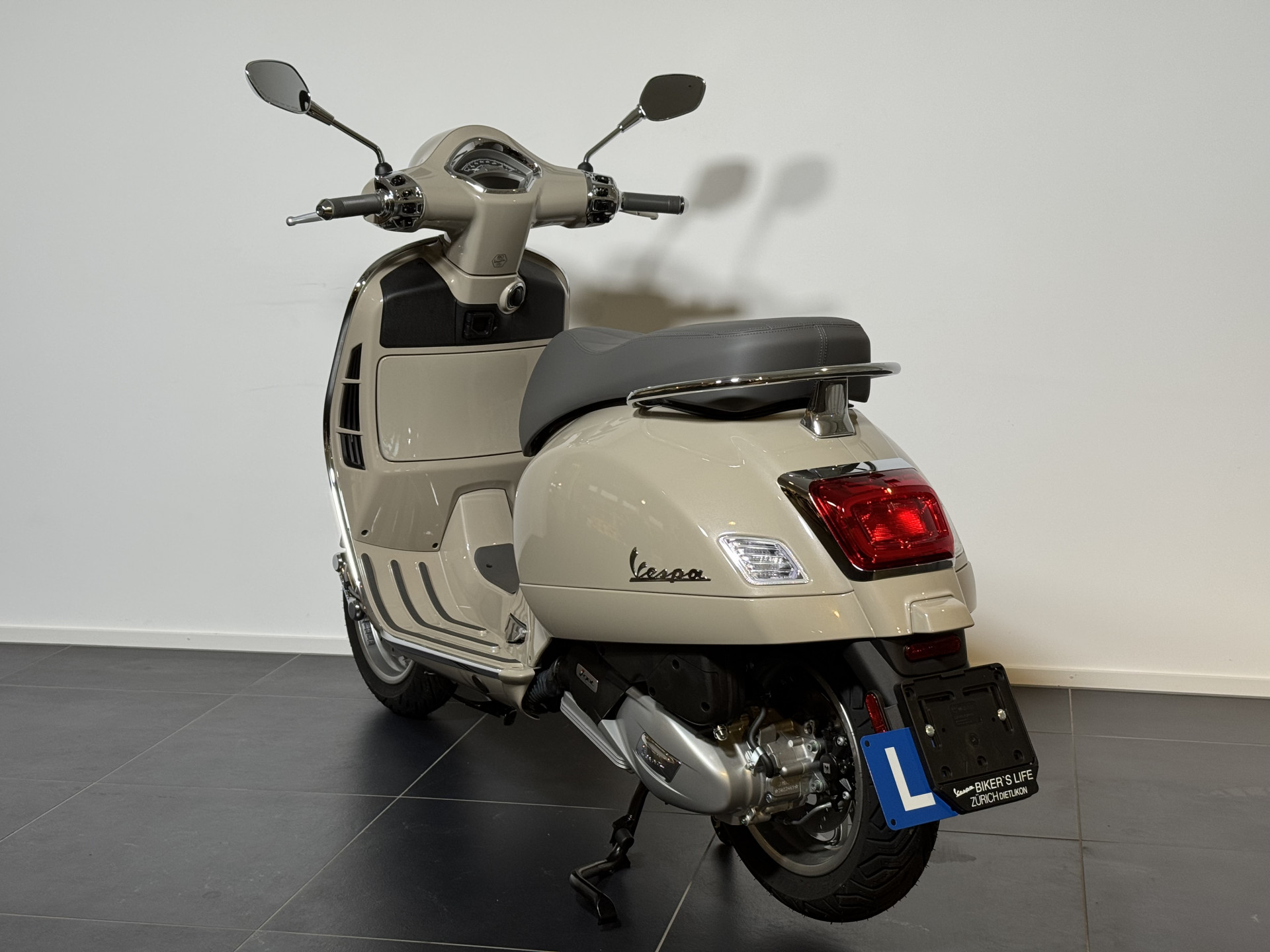 PIAGGIO Vespa GTS 125-image-6