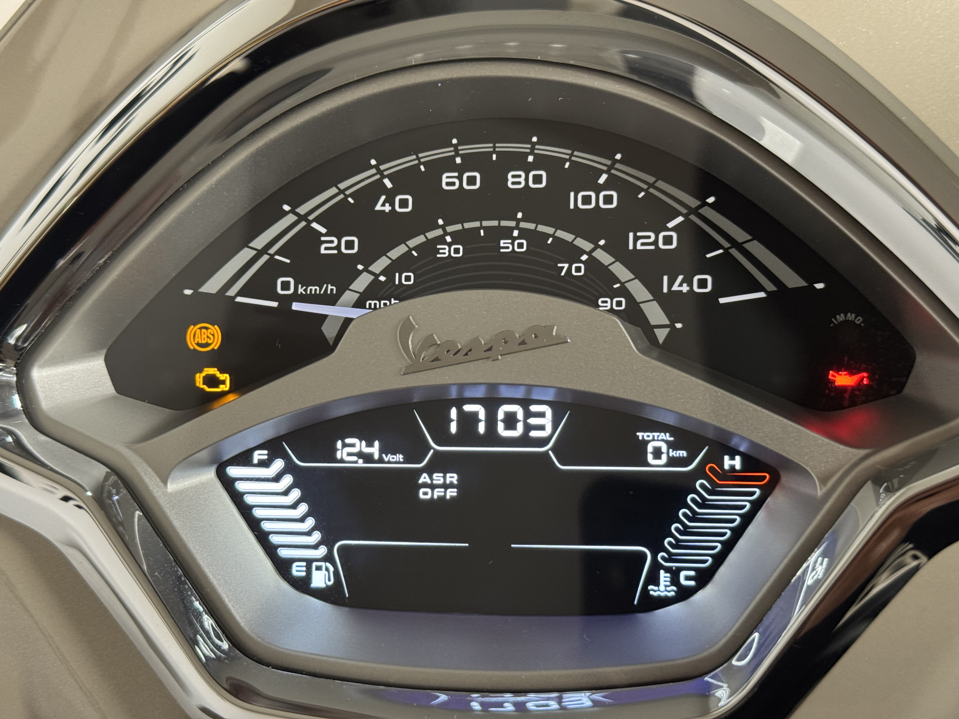 PIAGGIO Vespa GTS 125-showroom-element-2