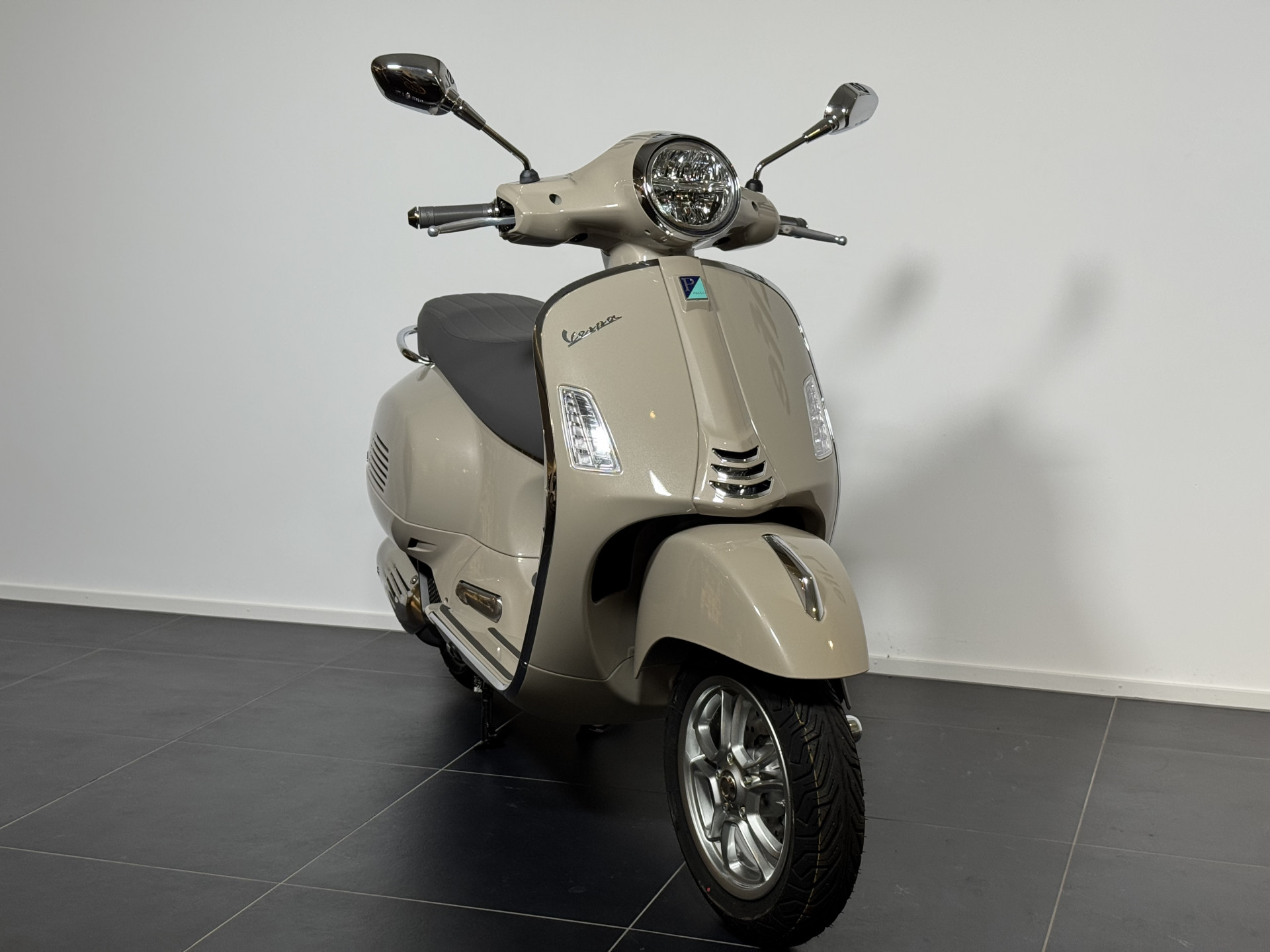 PIAGGIO Vespa GTS 125-image-5