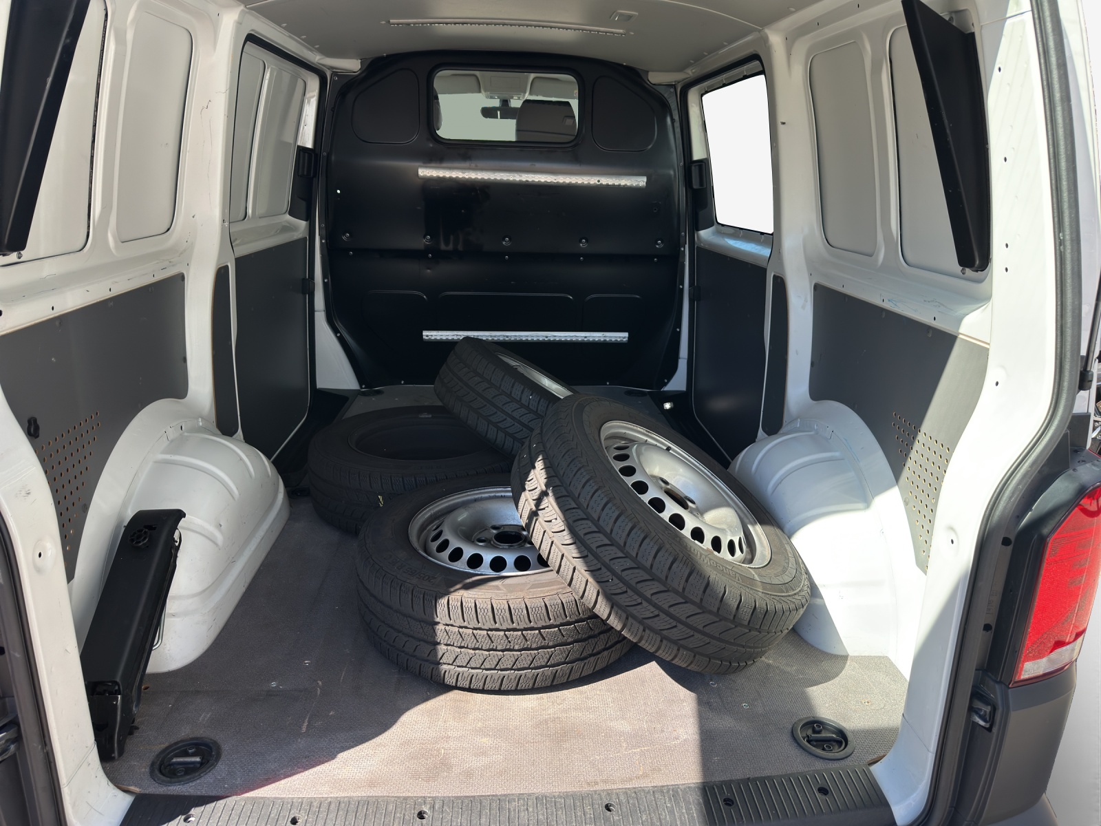 VW T6.1 2.0 TDI-image-12