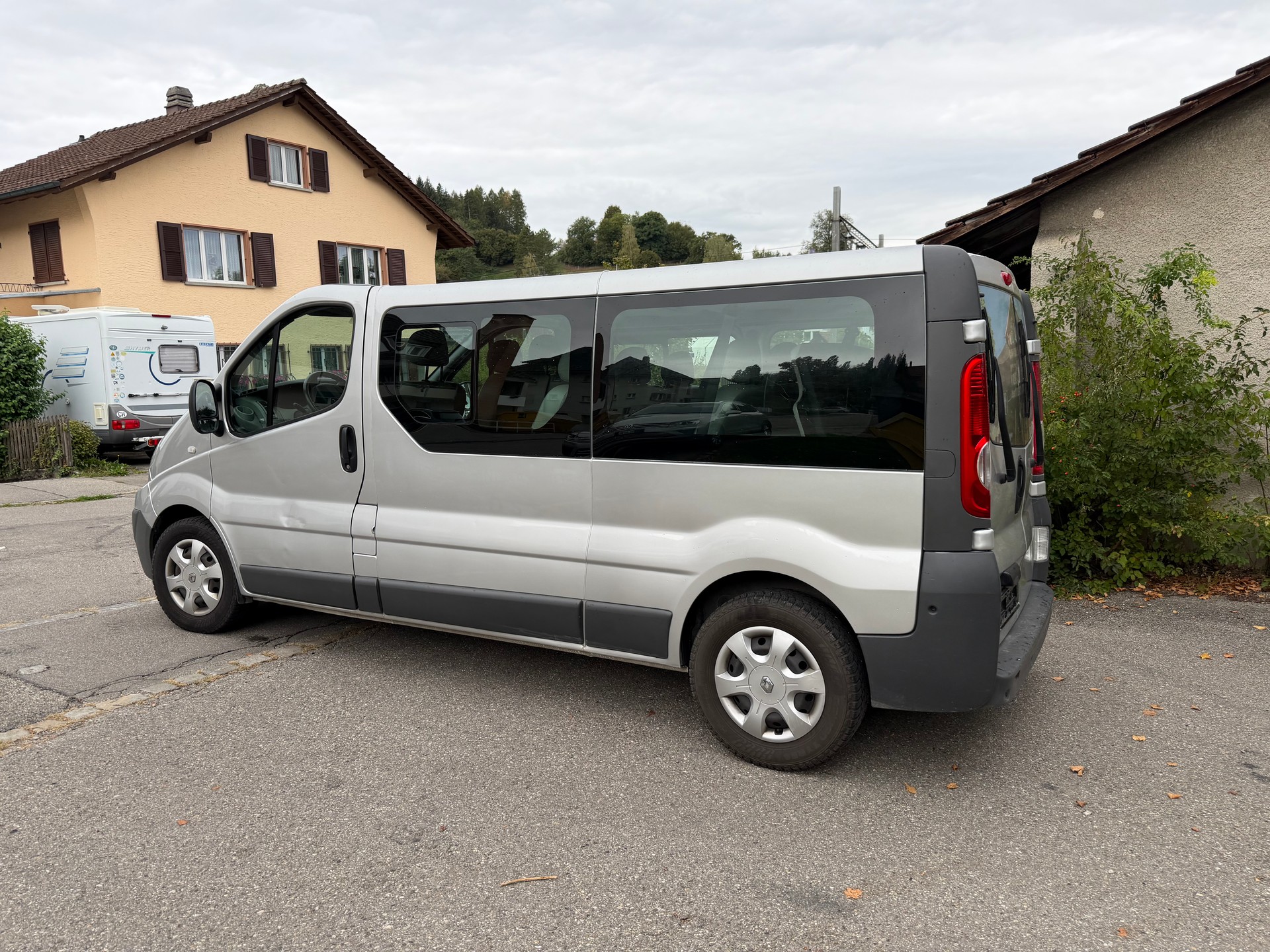 RENAULT Trafic 2.5 dCi L2H1 Grand Passenger Authentique-image-3