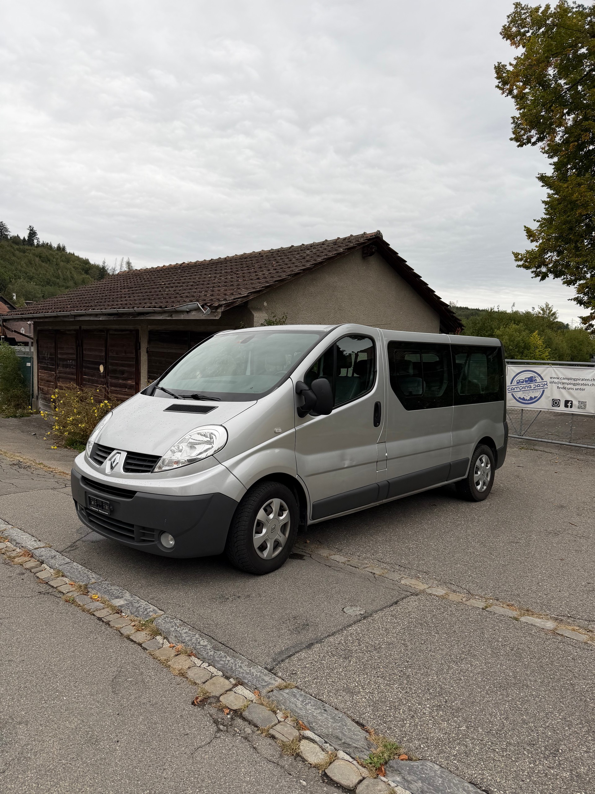 RENAULT Trafic 2.5 dCi L2H1 Grand Passenger Authentique-image-1
