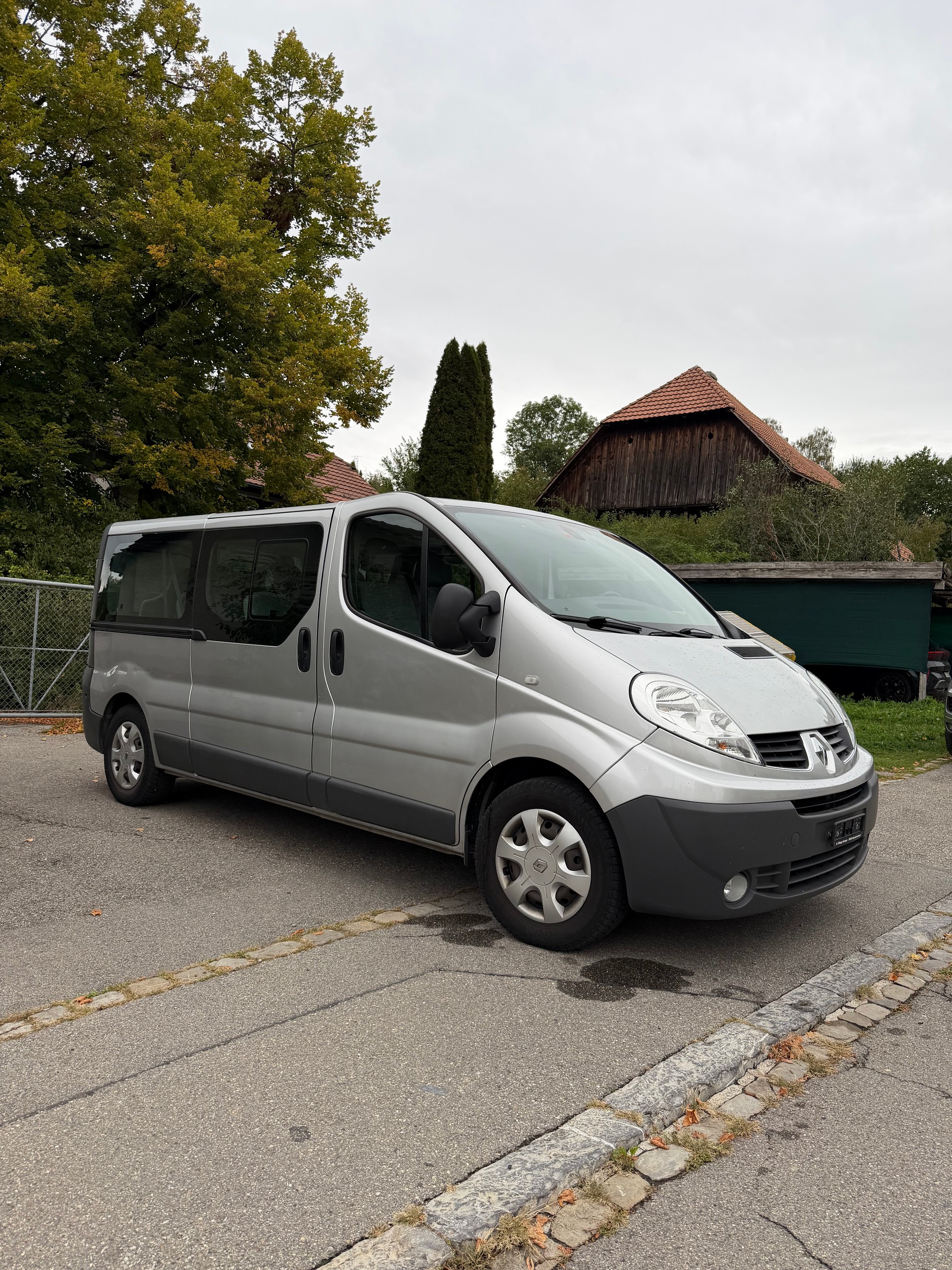 RENAULT Trafic 2.5 dCi L2H1 Grand Passenger Authentique-image-0