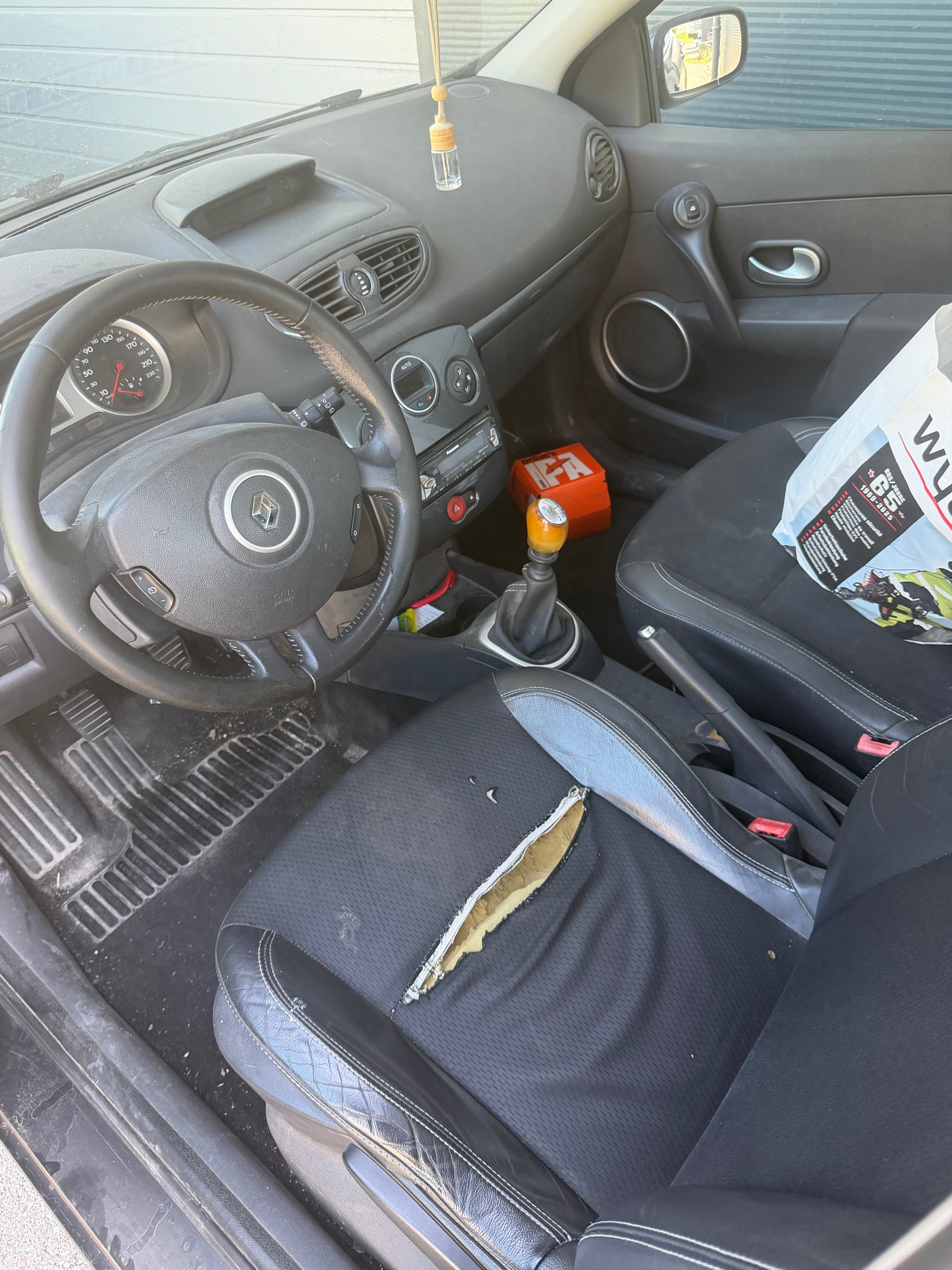 RENAULT Clio 2.0 16V Privilège-image-3