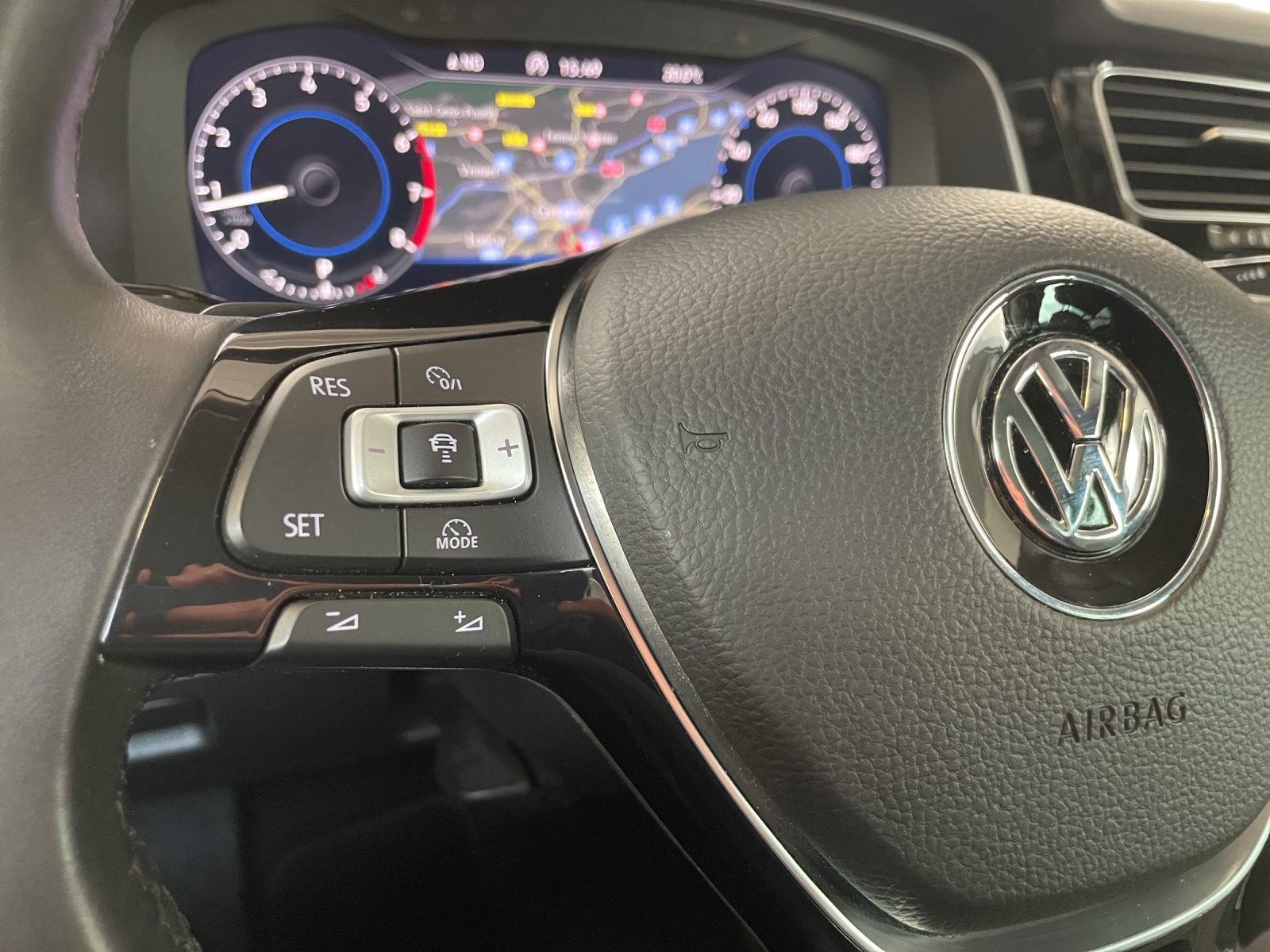 VW Golf 1.4 TSI Highline DSG-image-15