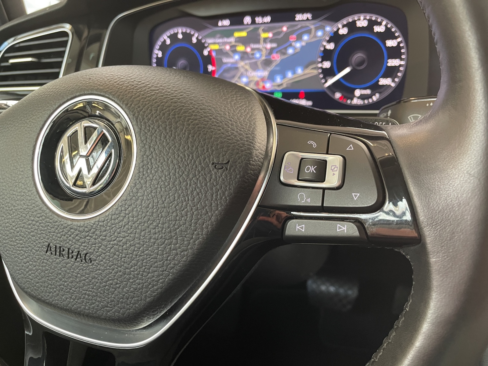 VW Golf 1.4 TSI Highline DSG-image-17