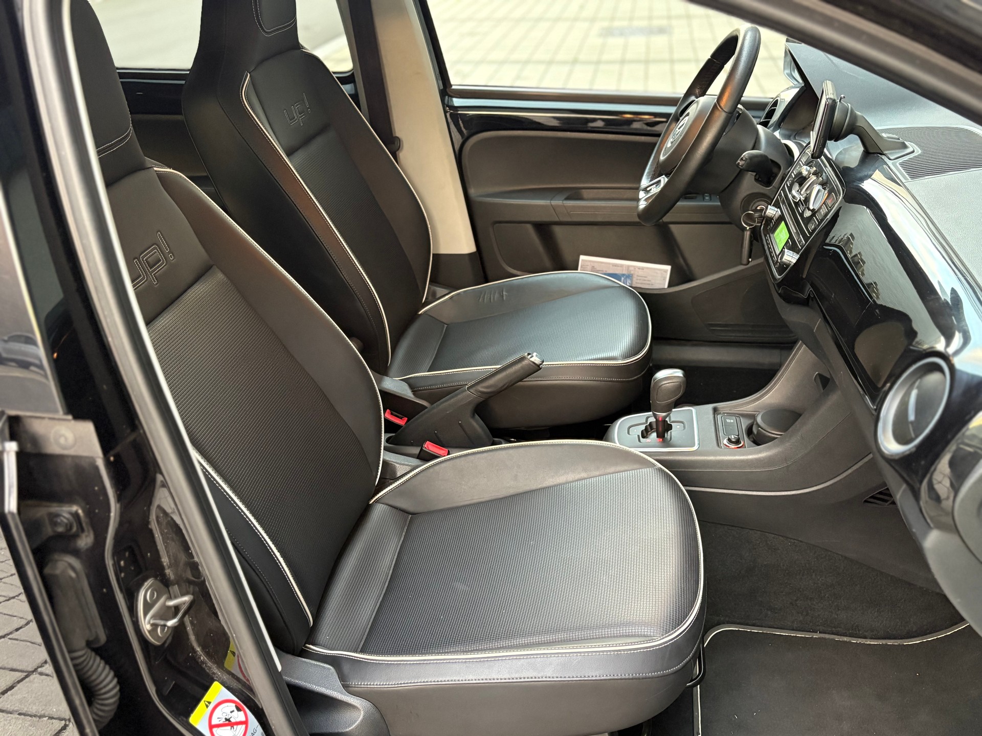 VW Up 1.0 black up ASG (Automat) Frisch ab MFK-image-9