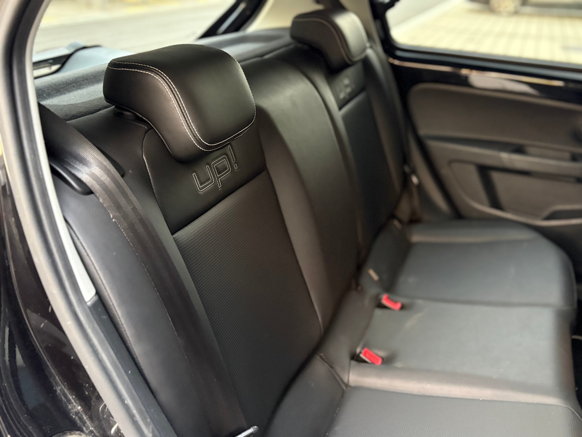 VW Up 1.0 black up ASG (Automat) Frisch ab MFK-image-13