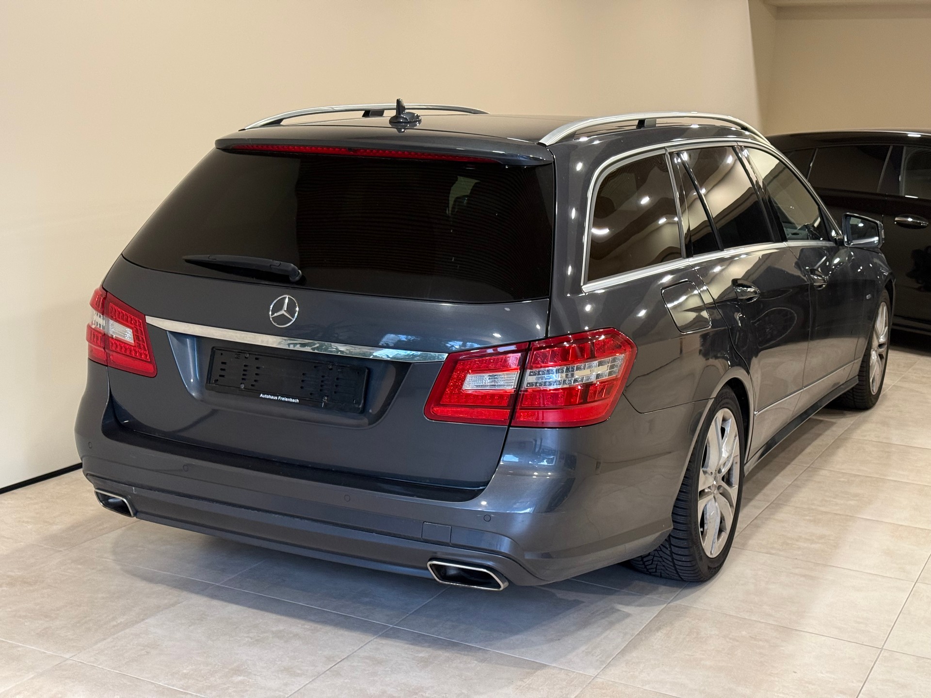 MERCEDES-BENZ E 350 CDI BlueEff. Avantgarde 4Matic 7G-Tronic-image-4