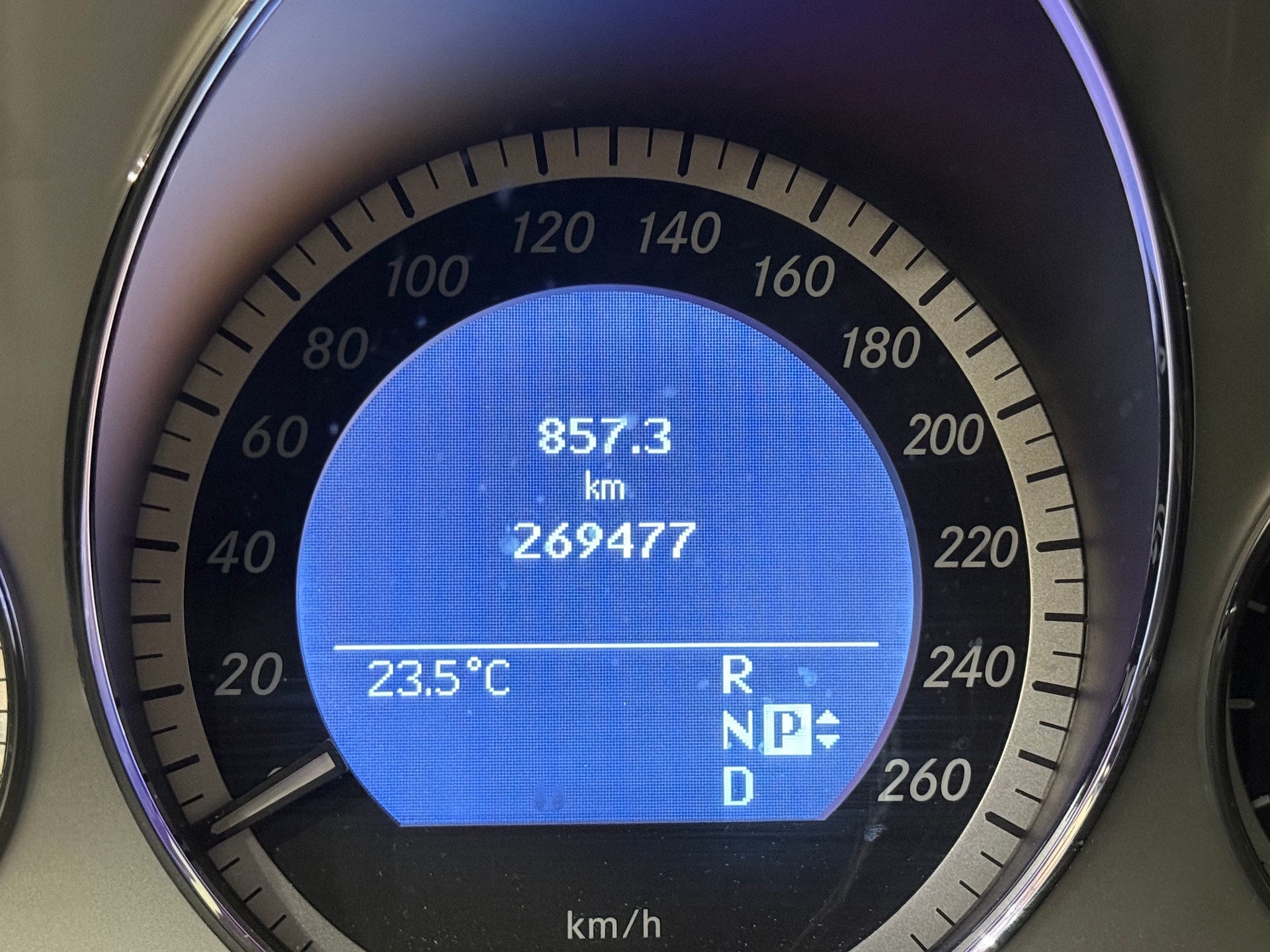 MERCEDES-BENZ E 350 CDI BlueEff. Avantgarde 4Matic 7G-Tronic-image-13