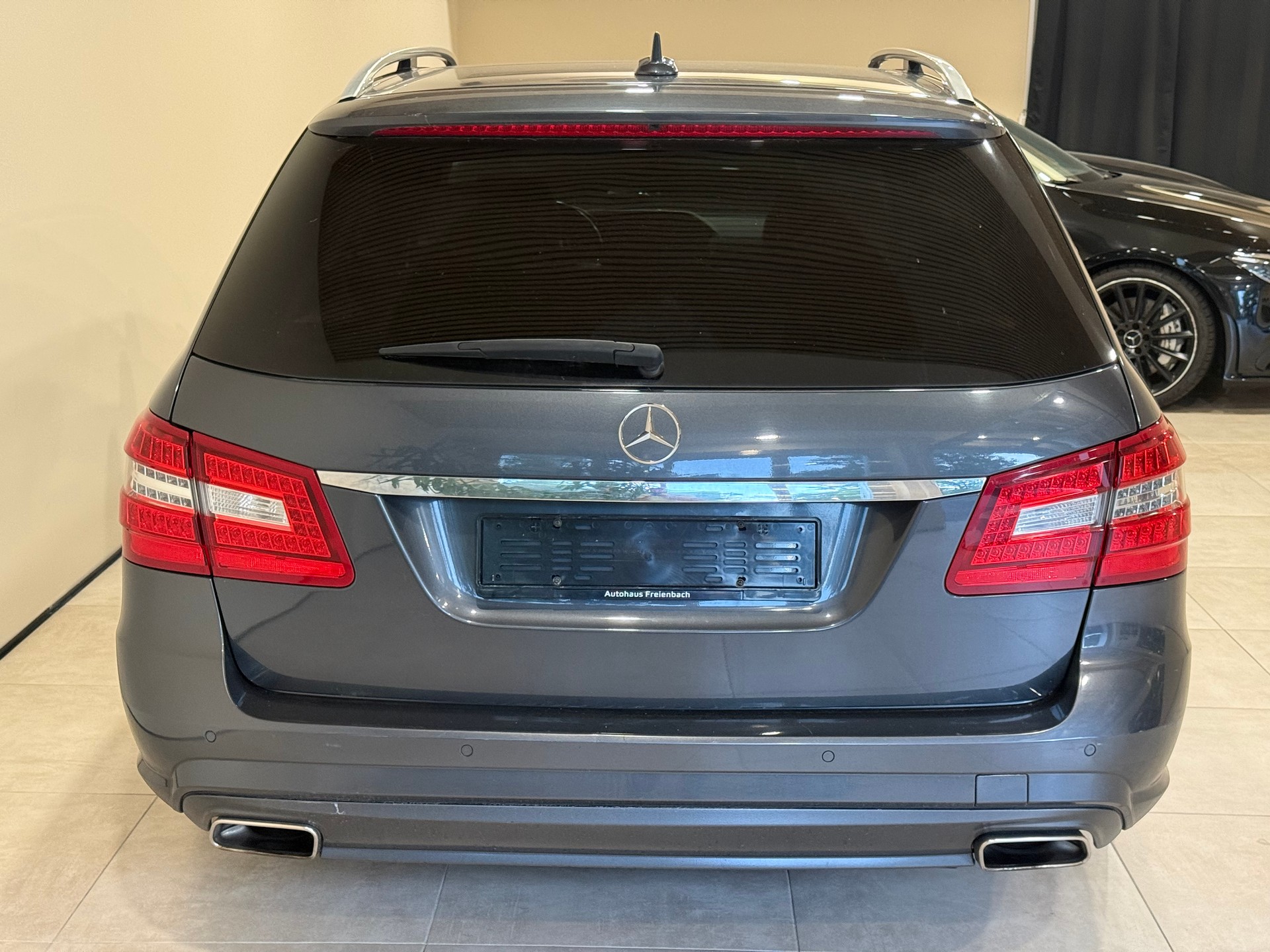 MERCEDES-BENZ E 350 CDI BlueEff. Avantgarde 4Matic 7G-Tronic-image-3