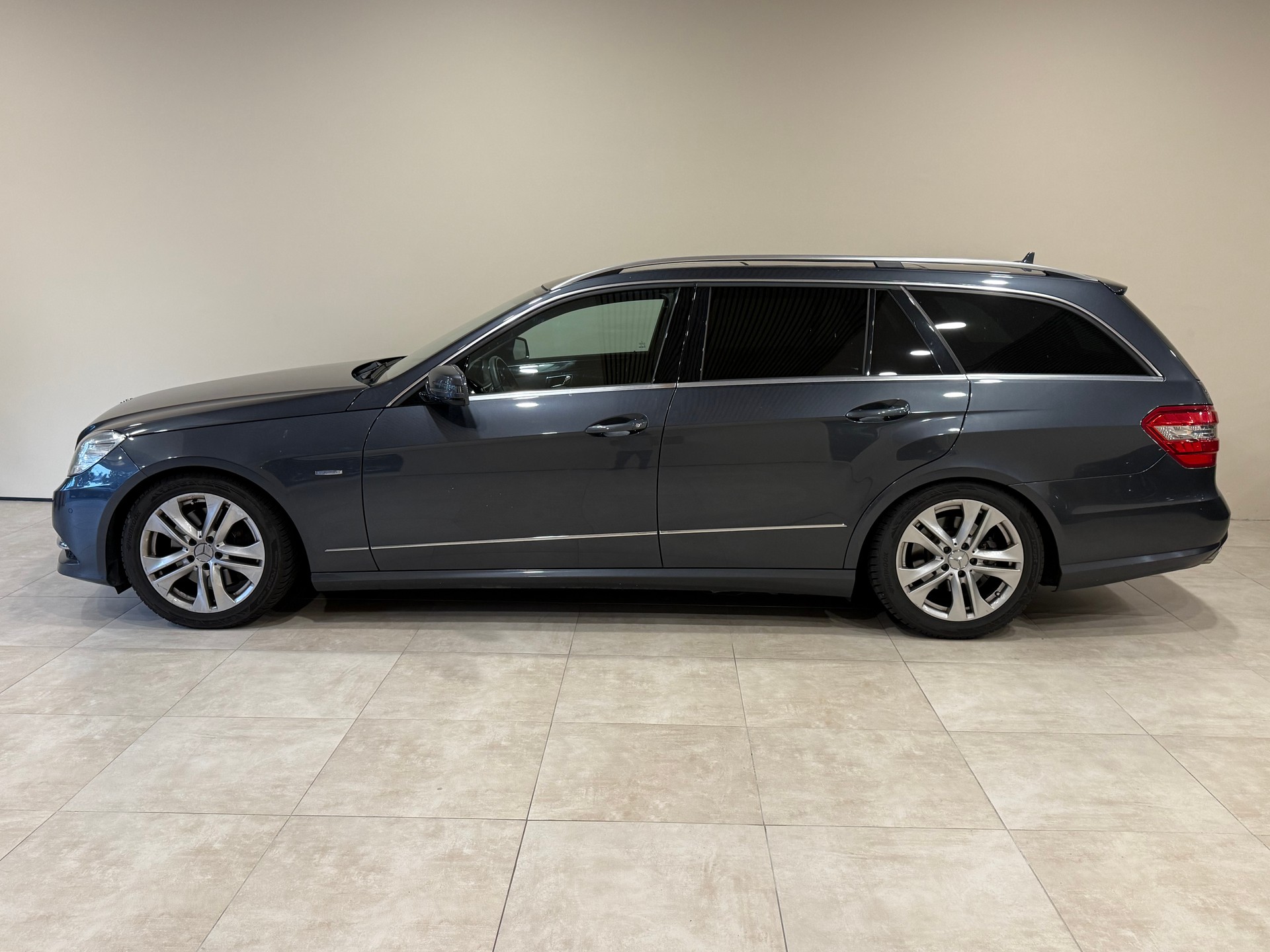 MERCEDES-BENZ E 350 CDI BlueEff. Avantgarde 4Matic 7G-Tronic-image-2