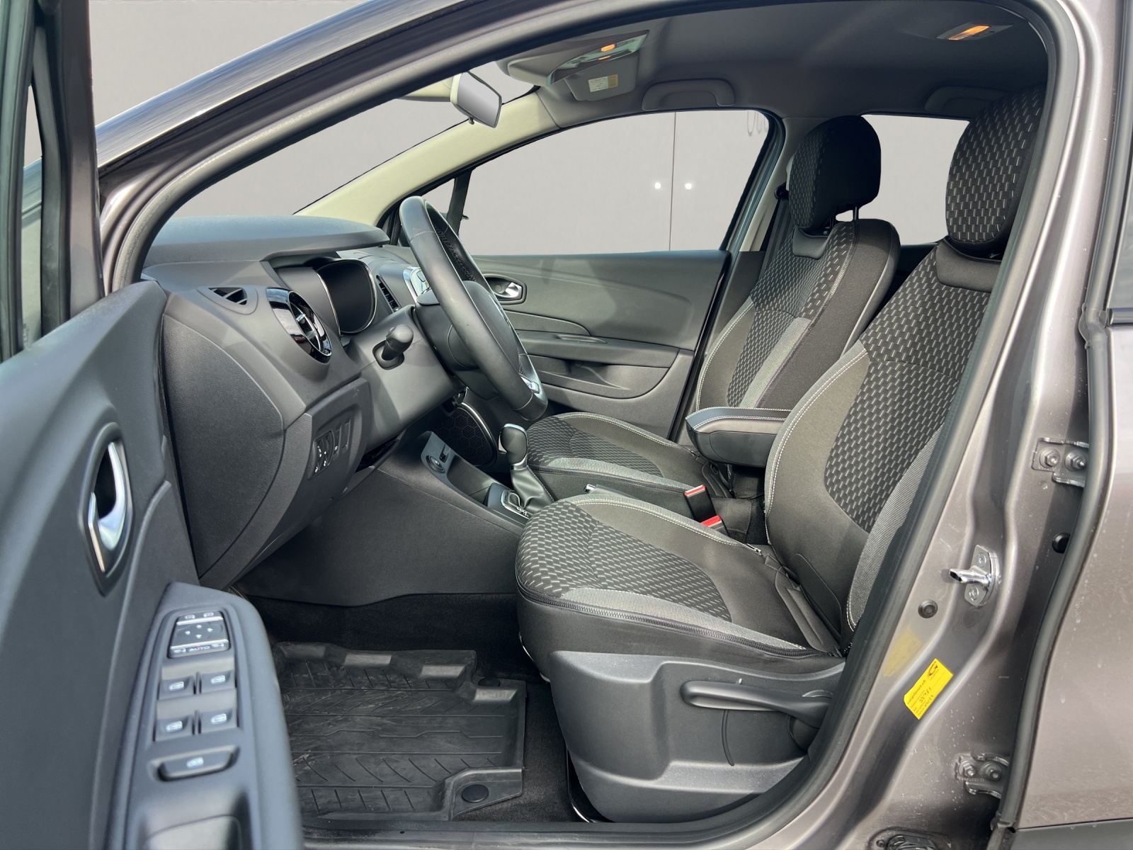 RENAULT Captur 1.3 TCe Intens EDC S/S PF-image-9