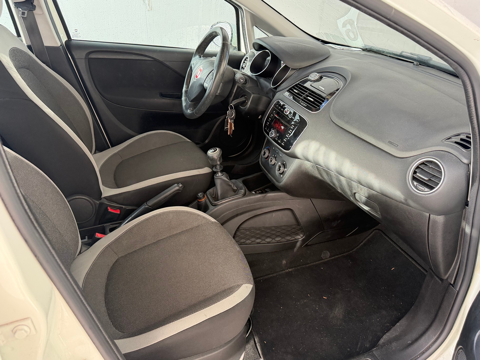 FIAT Punto 1.4 Lounge-image-7