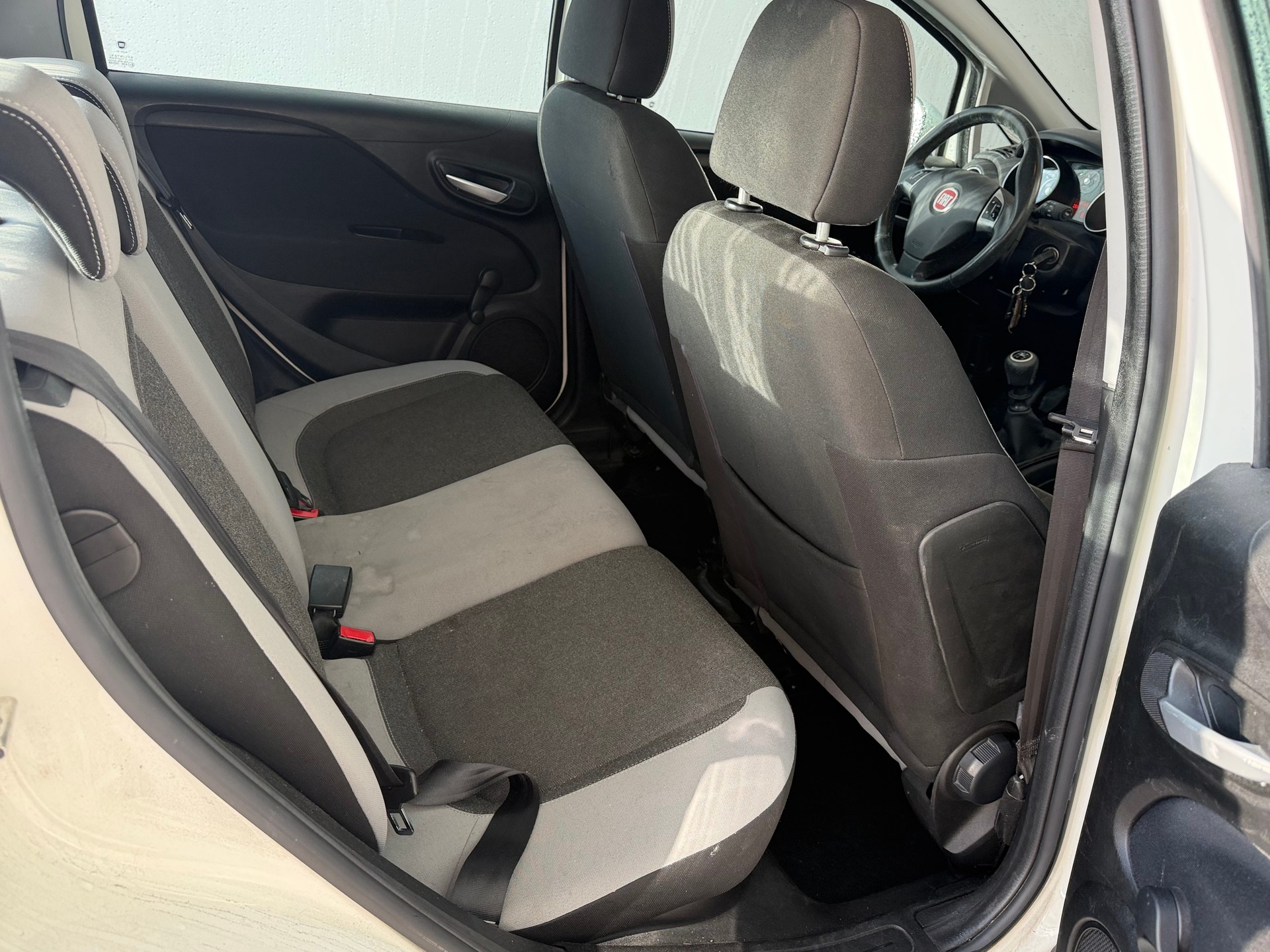 FIAT Punto 1.4 Lounge-image-8
