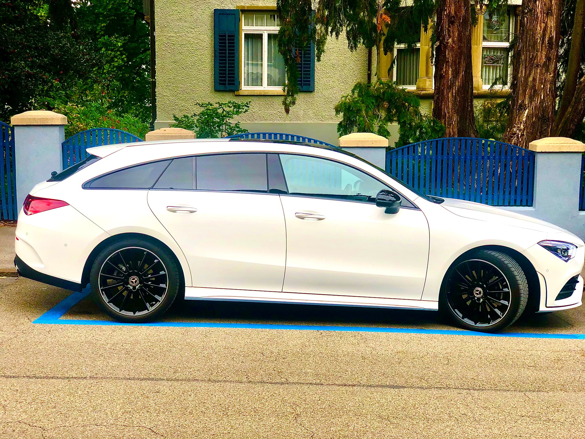 MERCEDES-BENZ CLA 200 AMG Line-image-1
