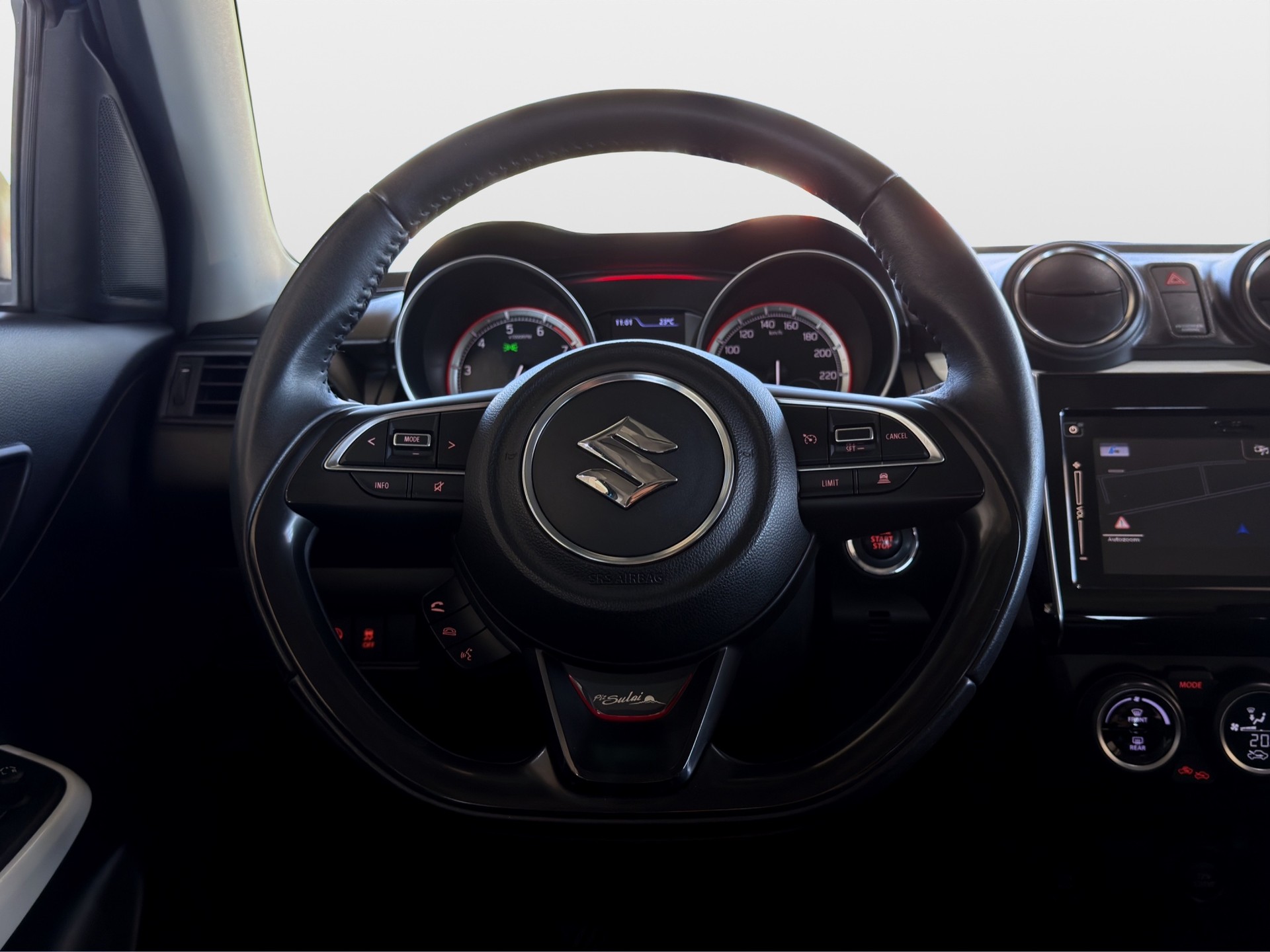 SUZUKI Swift 1.2i Piz Sulai Top Hybrid Allgrip 4x4*Ab,MFK,1 Jahr oder 20'000km Garantie auf Motor und Getriebe*-image-13