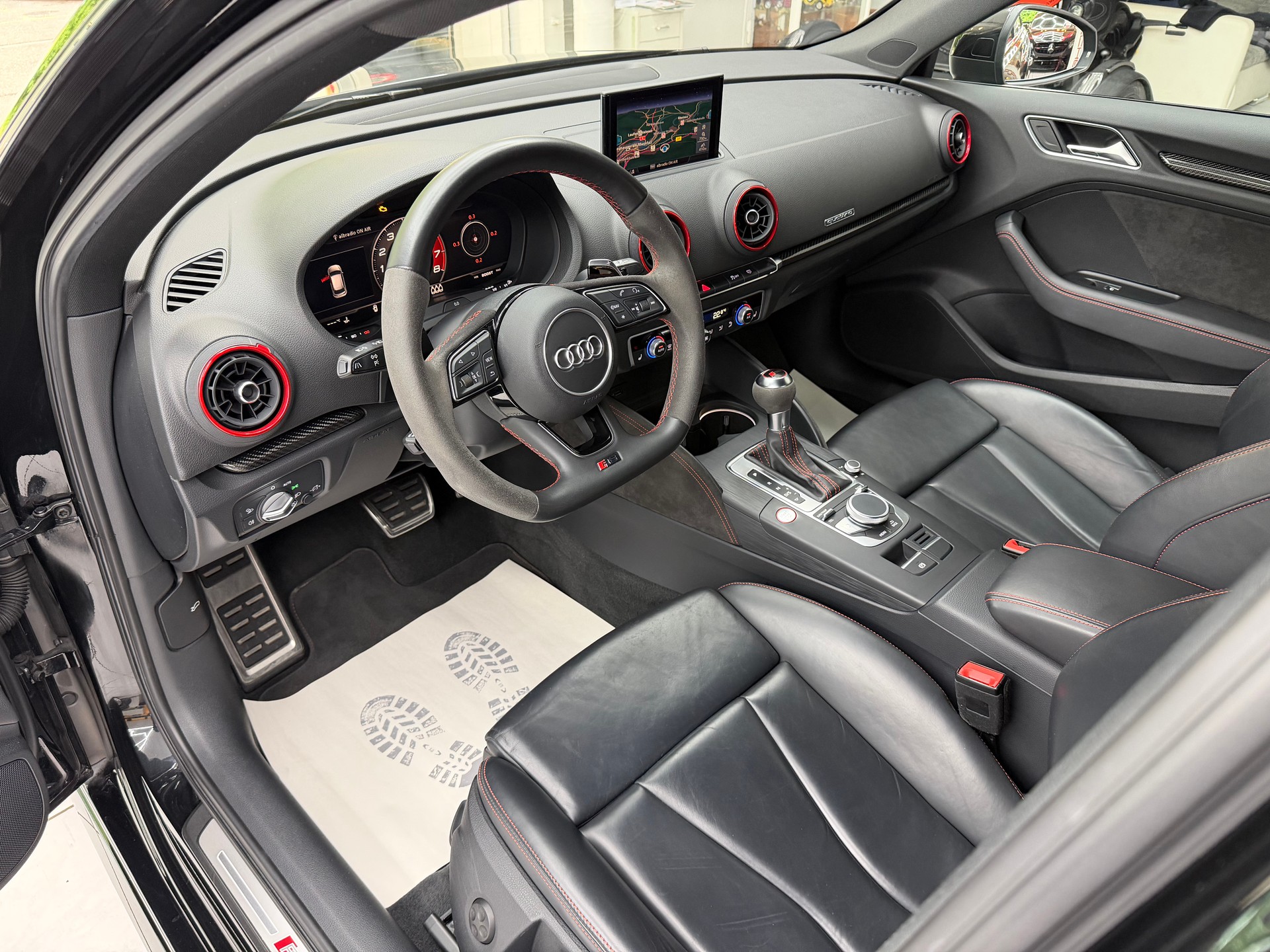 AUDI RS3 Sportback 2.5 T FSI quattro S-Tronic-image-11