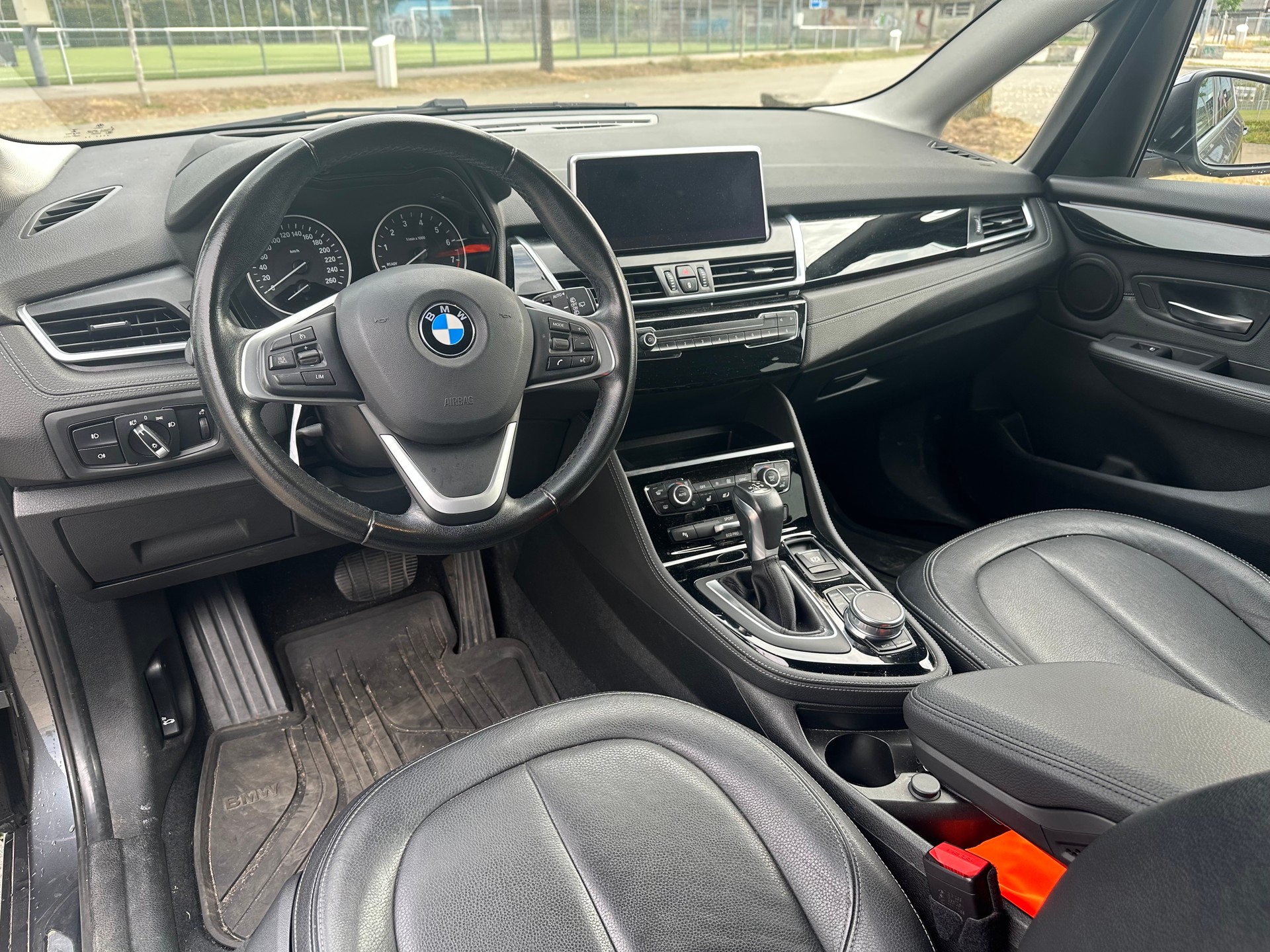 BMW 218i Active Tourer Luxury Line Steptronic-image-9