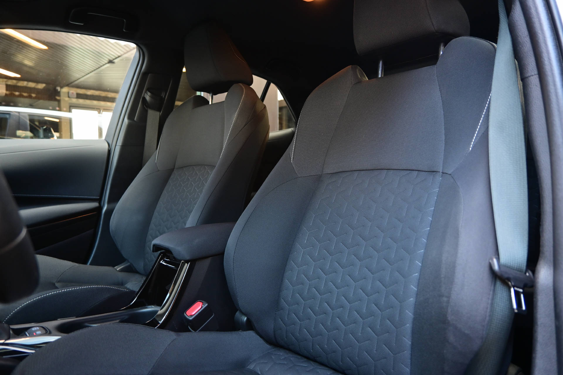 TOYOTA Corolla 1.8 HSD Comfort-image-11