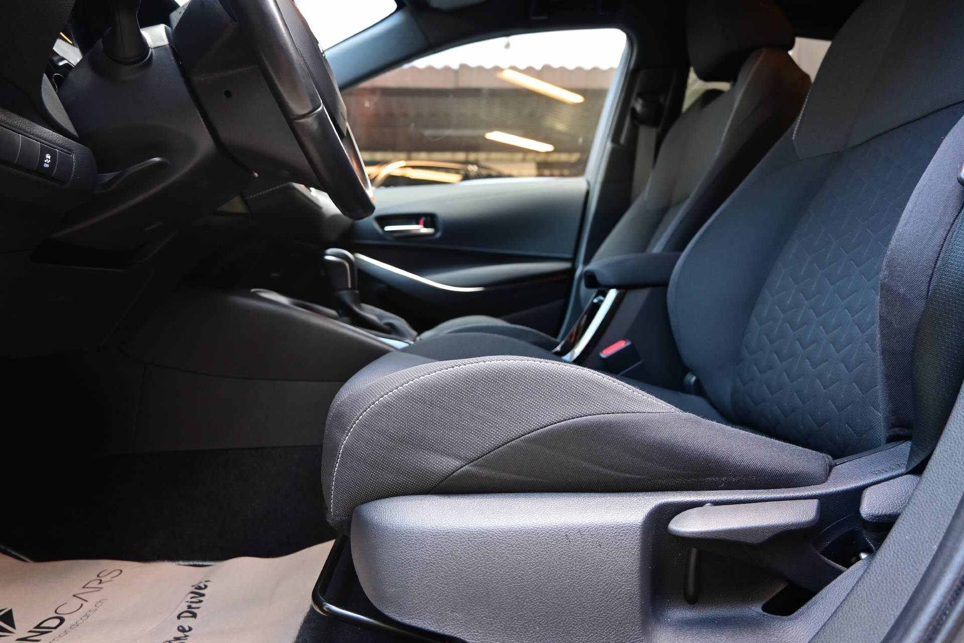 TOYOTA Corolla 1.8 HSD Comfort-image-9