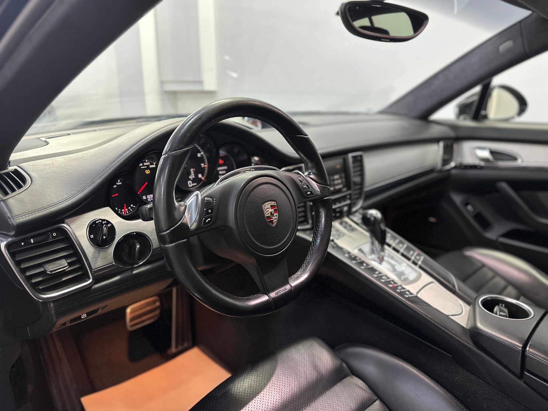 PORSCHE Panamera Turbo 4.8 PDK-image-6