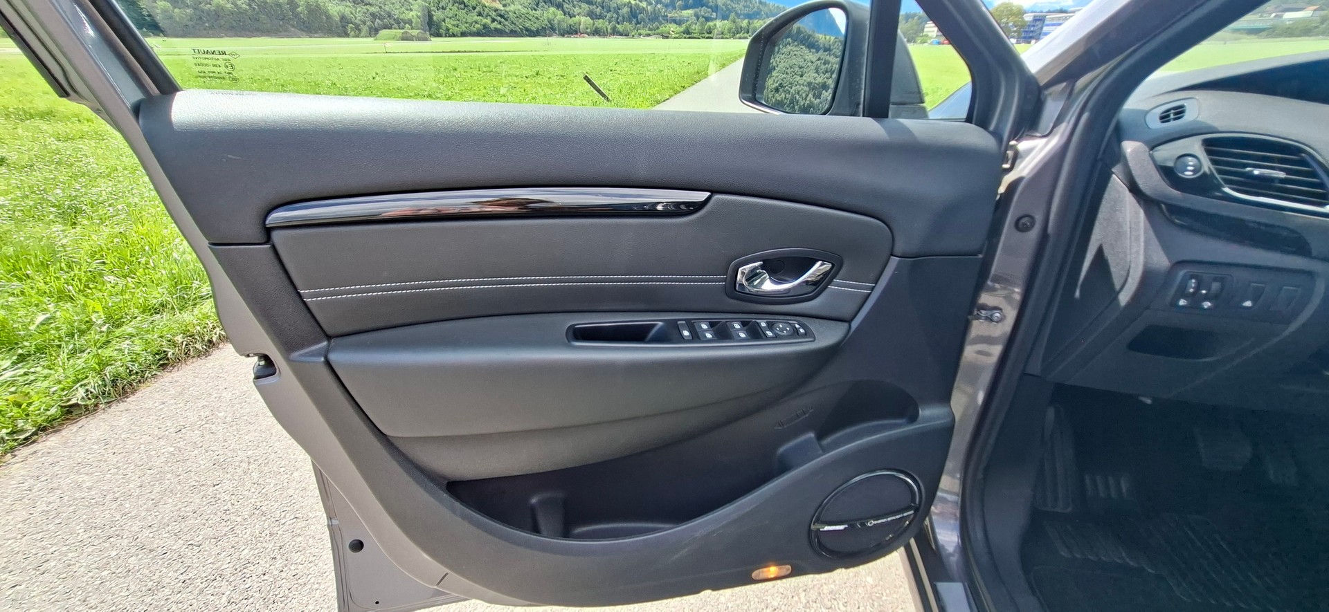 RENAULT Scénic 2.0 16V Privilège X-Tronic CVT-image-9
