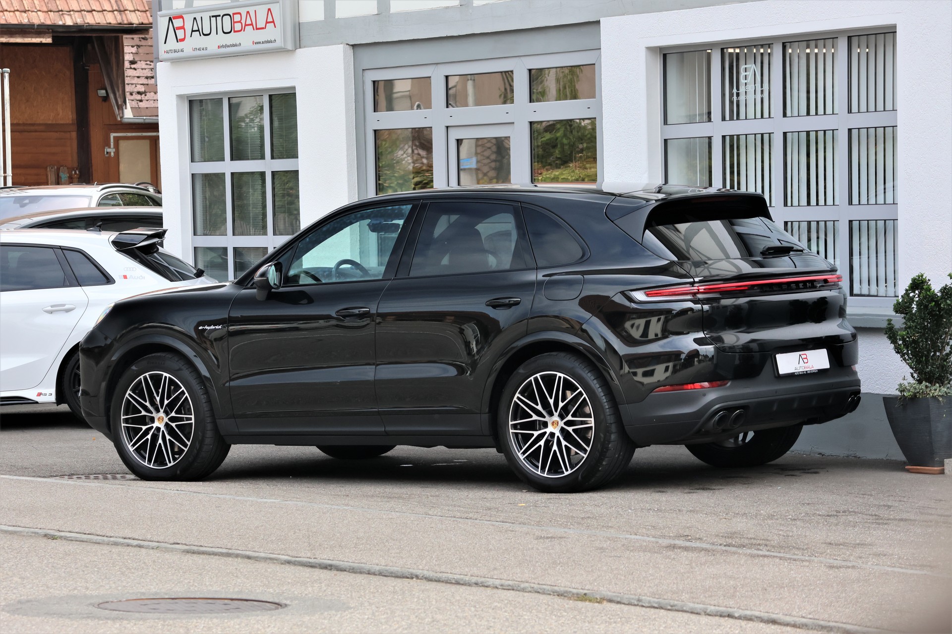 PORSCHE Cayenne E-Hybrid Tiptronic (CH) *2+2y Approved*-image-4