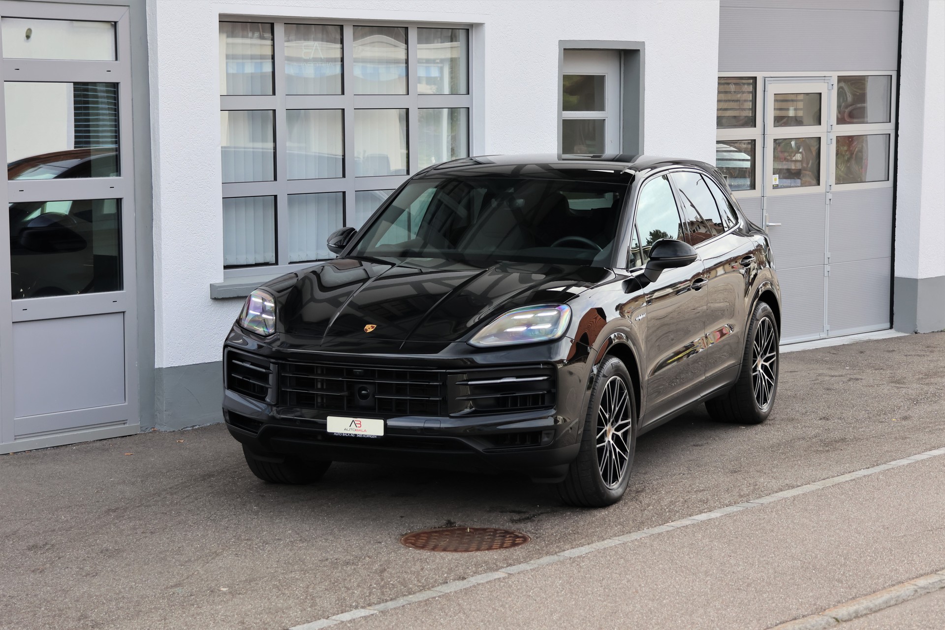 PORSCHE Cayenne E-Hybrid Tiptronic (CH) *2+2y Approved*-image-0