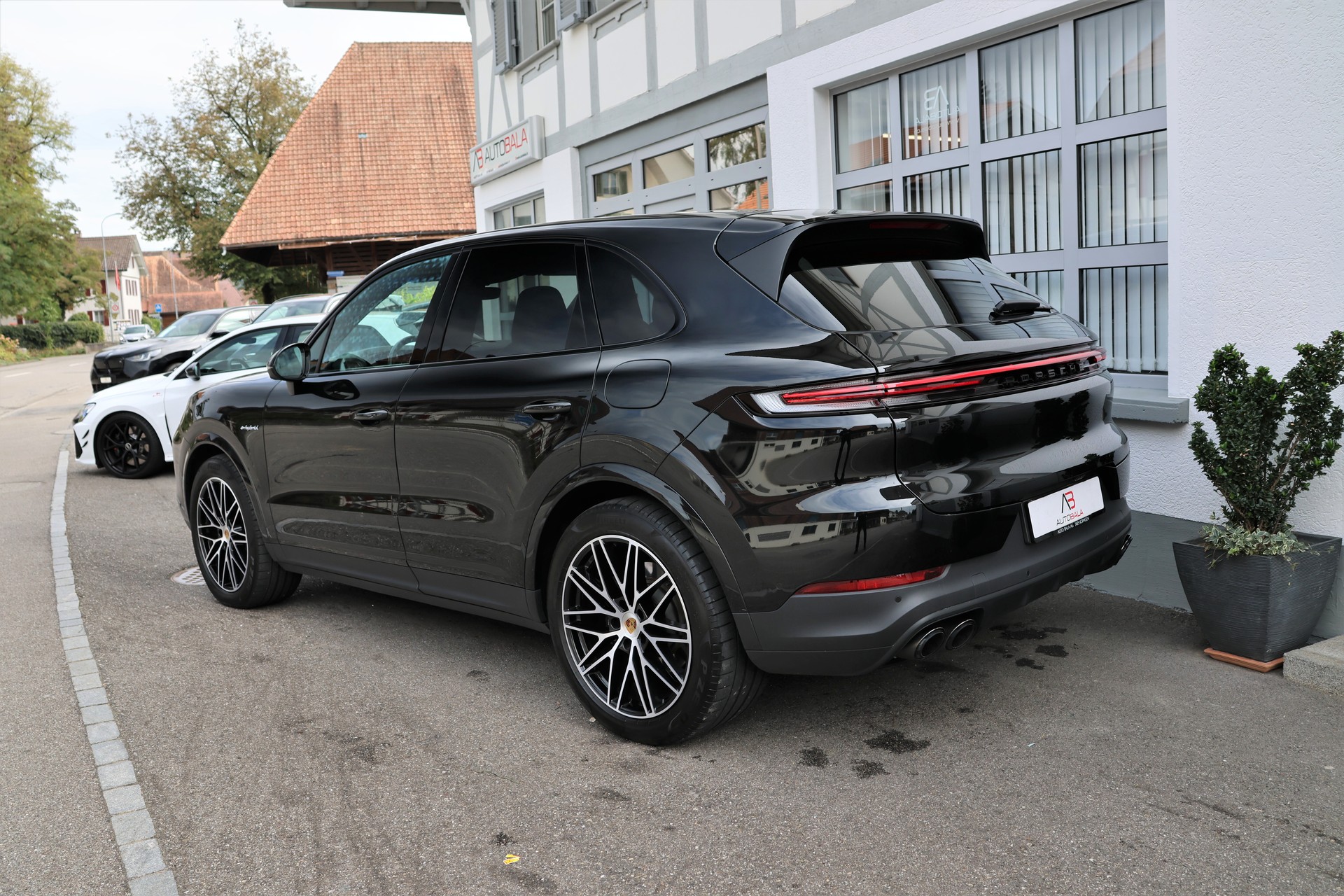 PORSCHE Cayenne E-Hybrid Tiptronic (CH) *2+2y Approved*-image-5