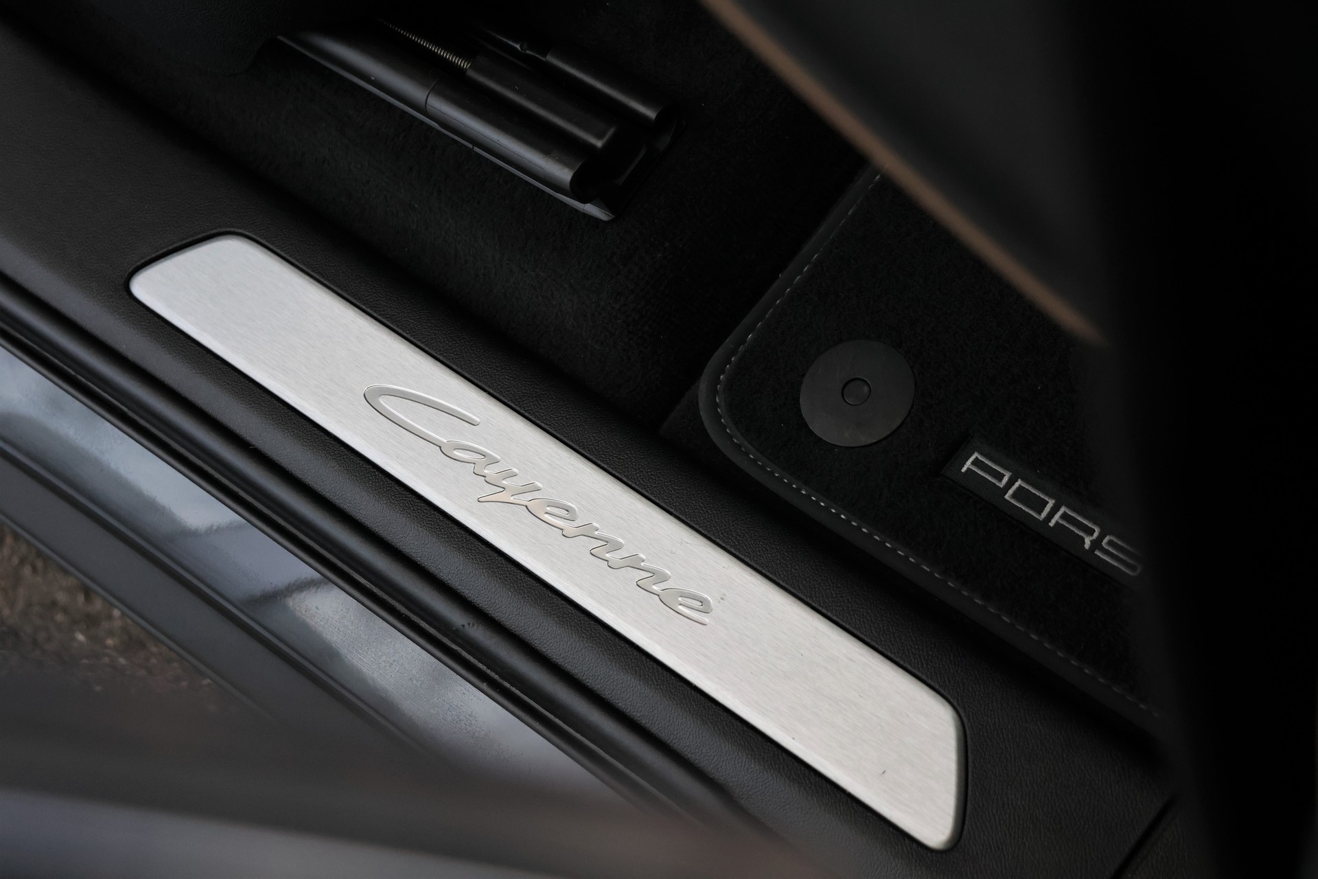 PORSCHE Cayenne E-Hybrid Tiptronic (CH) *2+2y Approved*-image-22