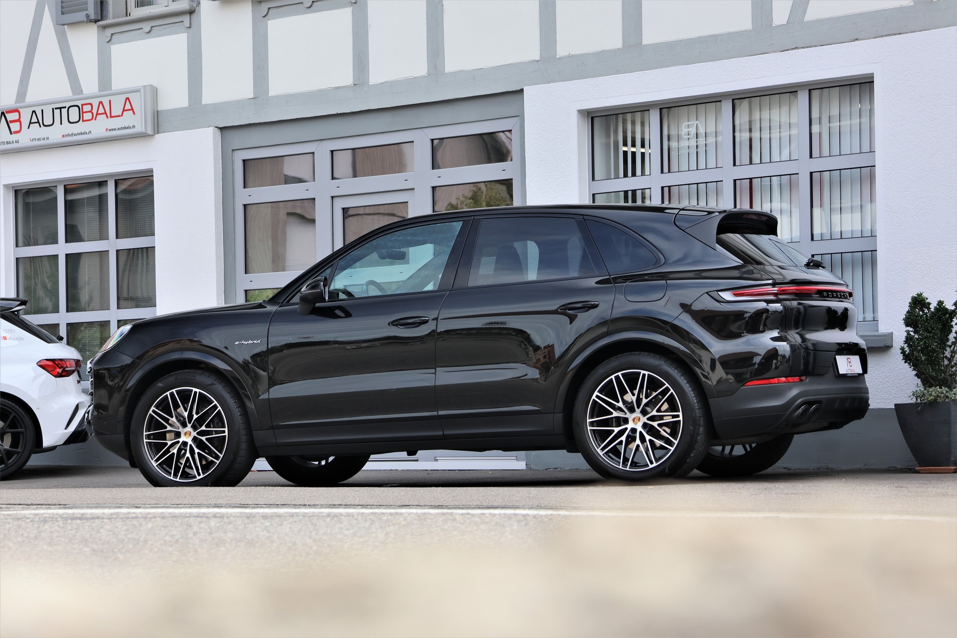 PORSCHE Cayenne E-Hybrid Tiptronic (CH) *2+2y Approved*-image-3